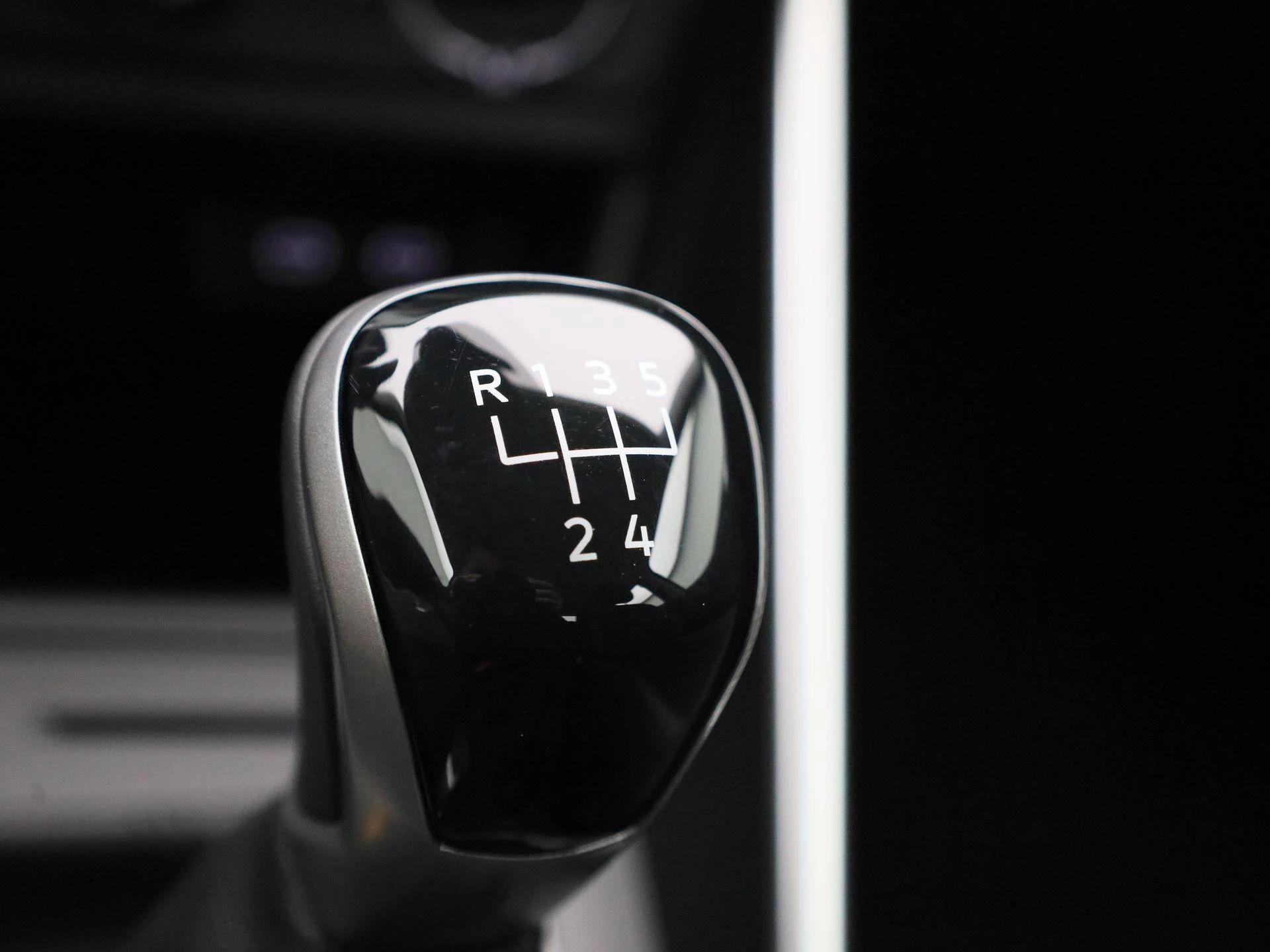 Volkswagen-Polo-image-21