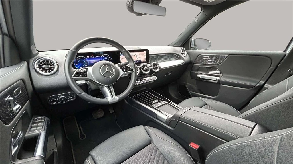 Mercedes-Benz-EQB-image-11