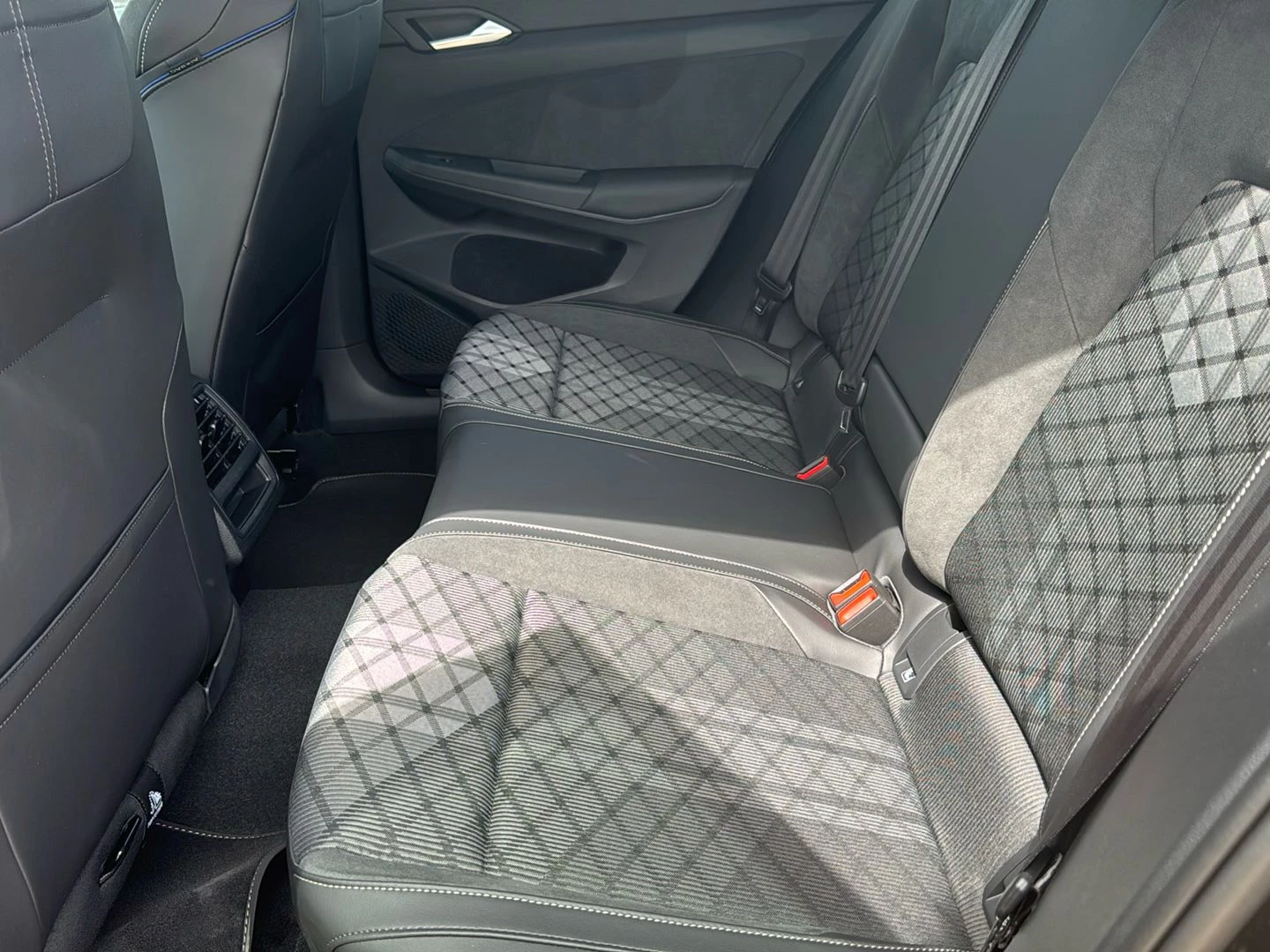 Volkswagen-Golf-image-6