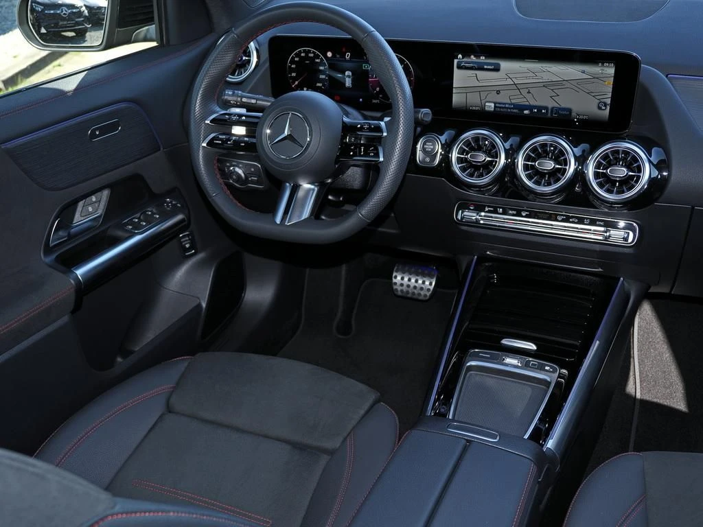 Mercedes-Benz-GLA 220 d-image-10