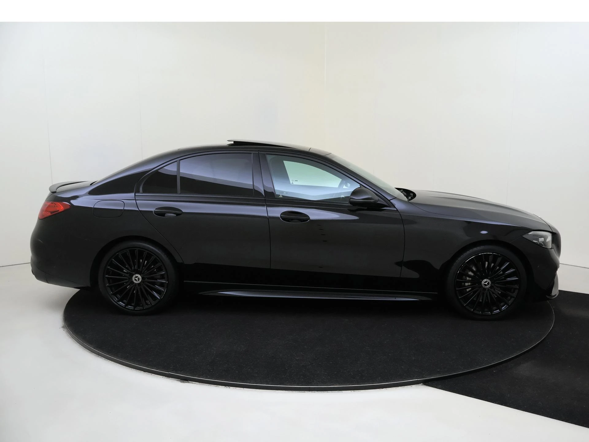 Mercedes-Benz-C-Klasse-image-9