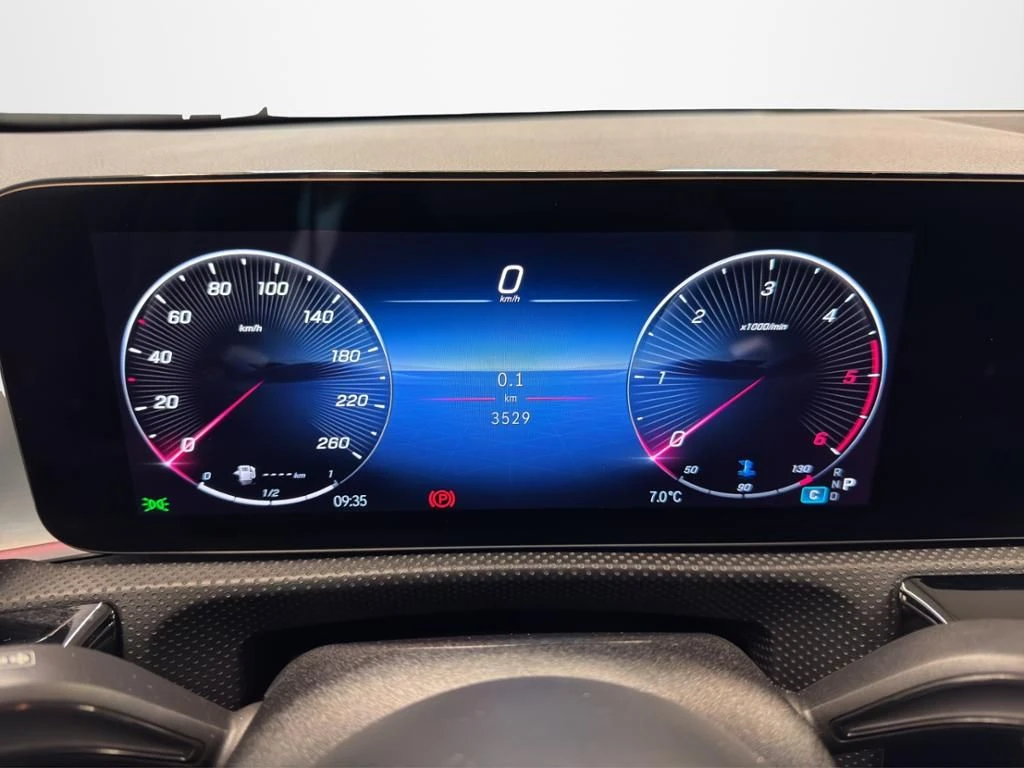 Mercedes-Benz-CLA 200 d-image-15