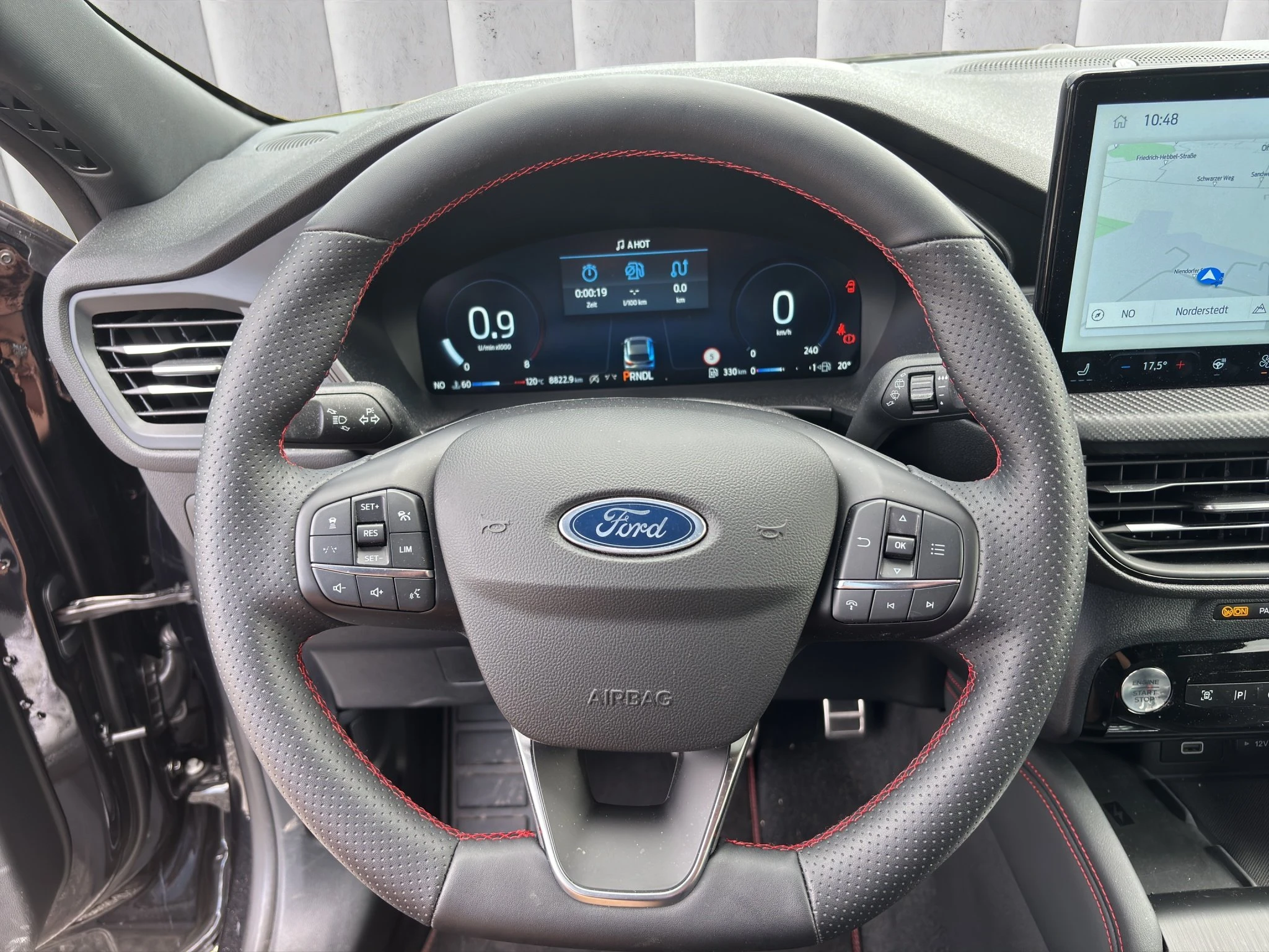Ford Kuga ST-Line X Aut.*PANO*AHK*360GRAD*LED-MATRIX*NAVI*GRA*WINTER-PKT.