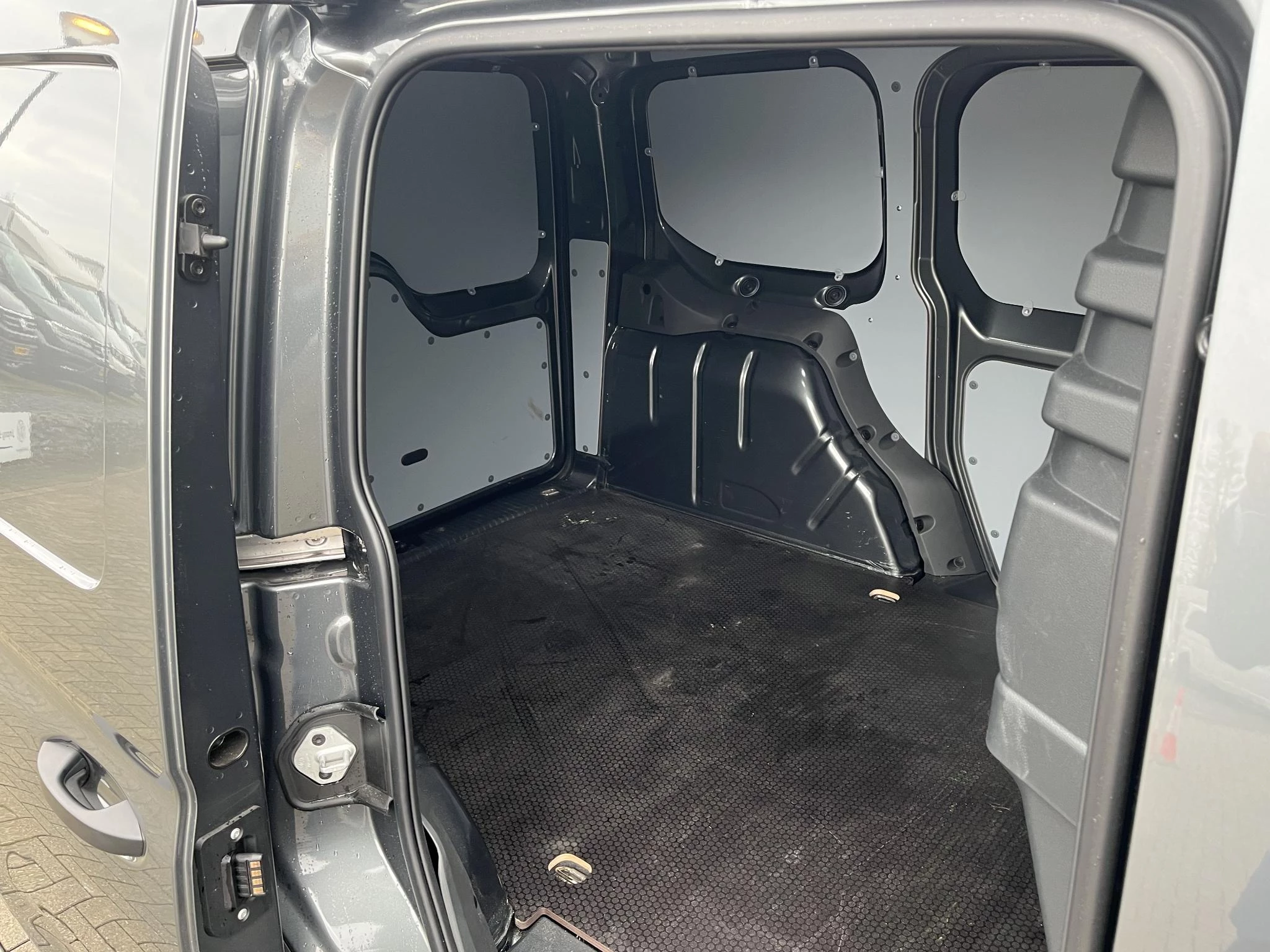 Volkswagen-Caddy-image-5