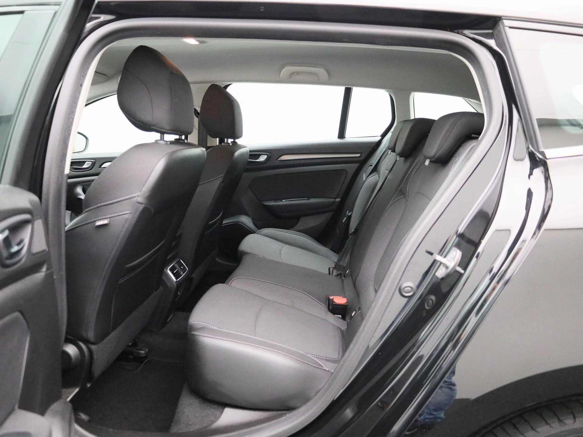 Renault-Megane E-Tech-image-9