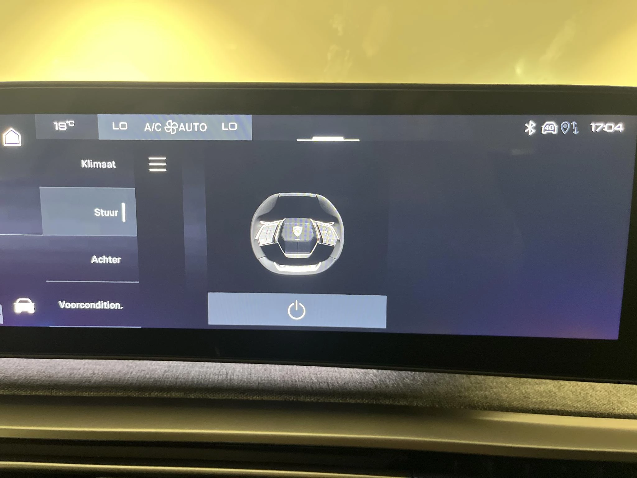 Peugeot-e-5008-image-10