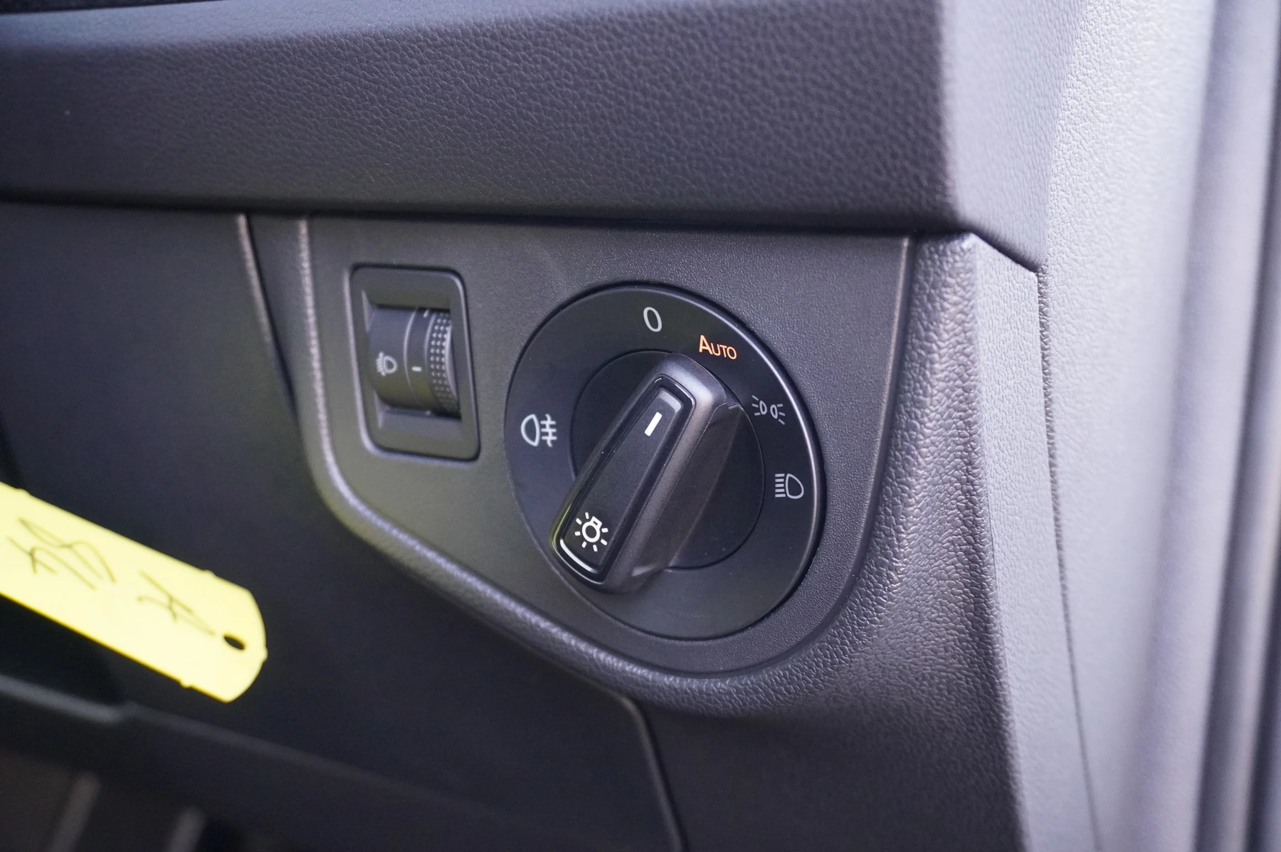 Volkswagen-Polo-image-18
