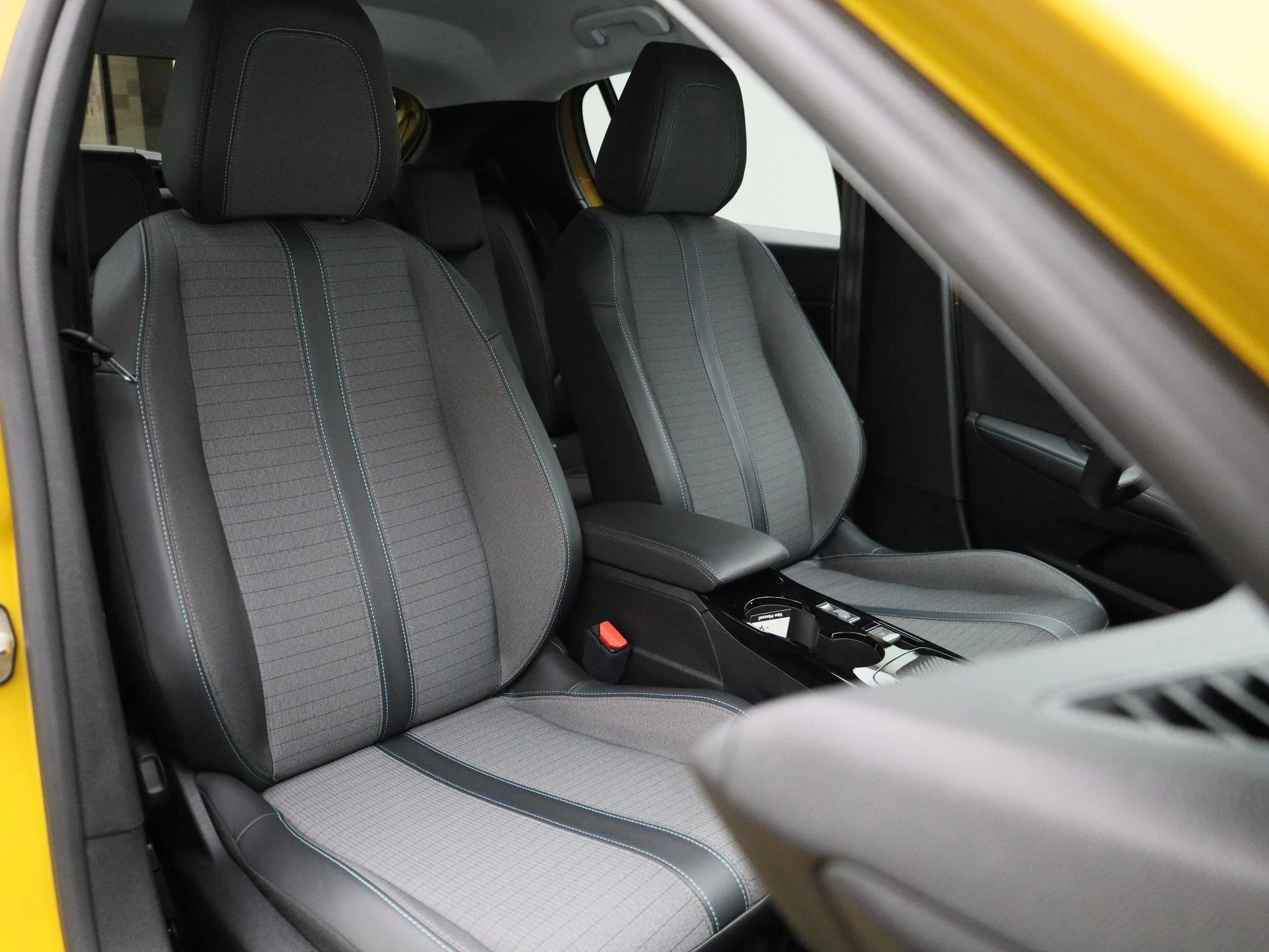 Peugeot e-208 - 37