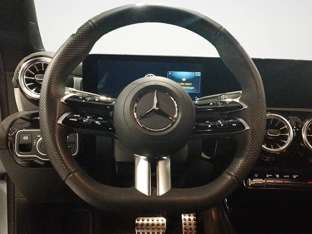 Mercedes-Benz-CLA 200 d-image-15