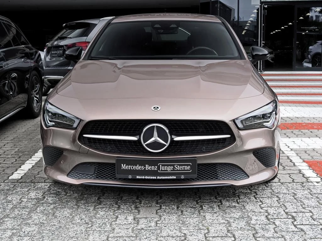 Mercedes-Benz-CLA 180-image-3