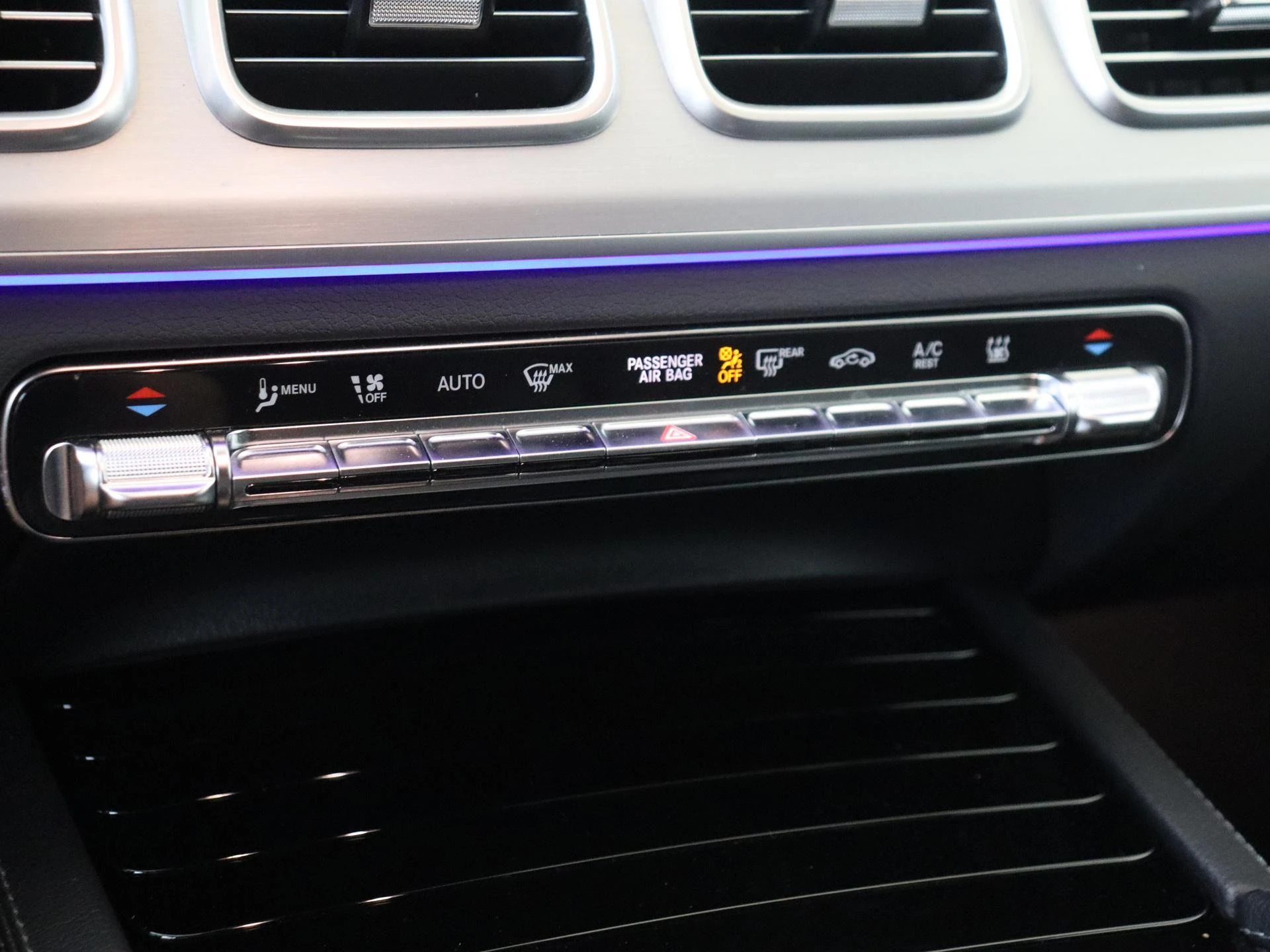 Mercedes-Benz-GLE-image-19