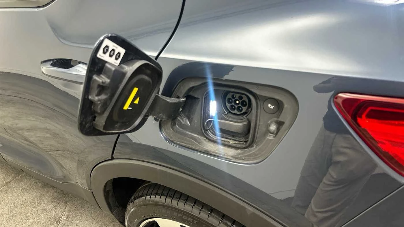 Volvo-EX40-image-18