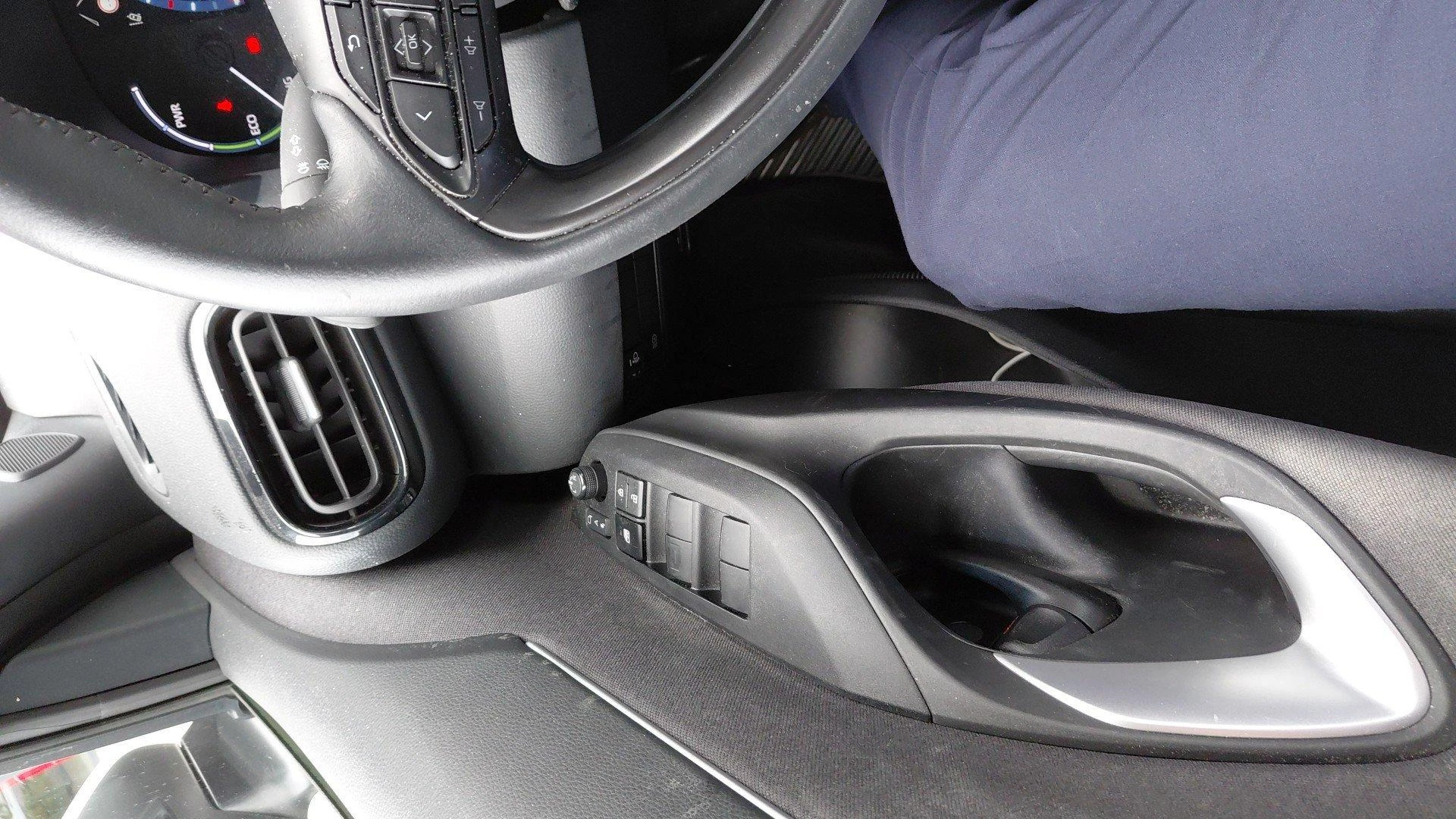 Toyota-Yaris Cross-image-17