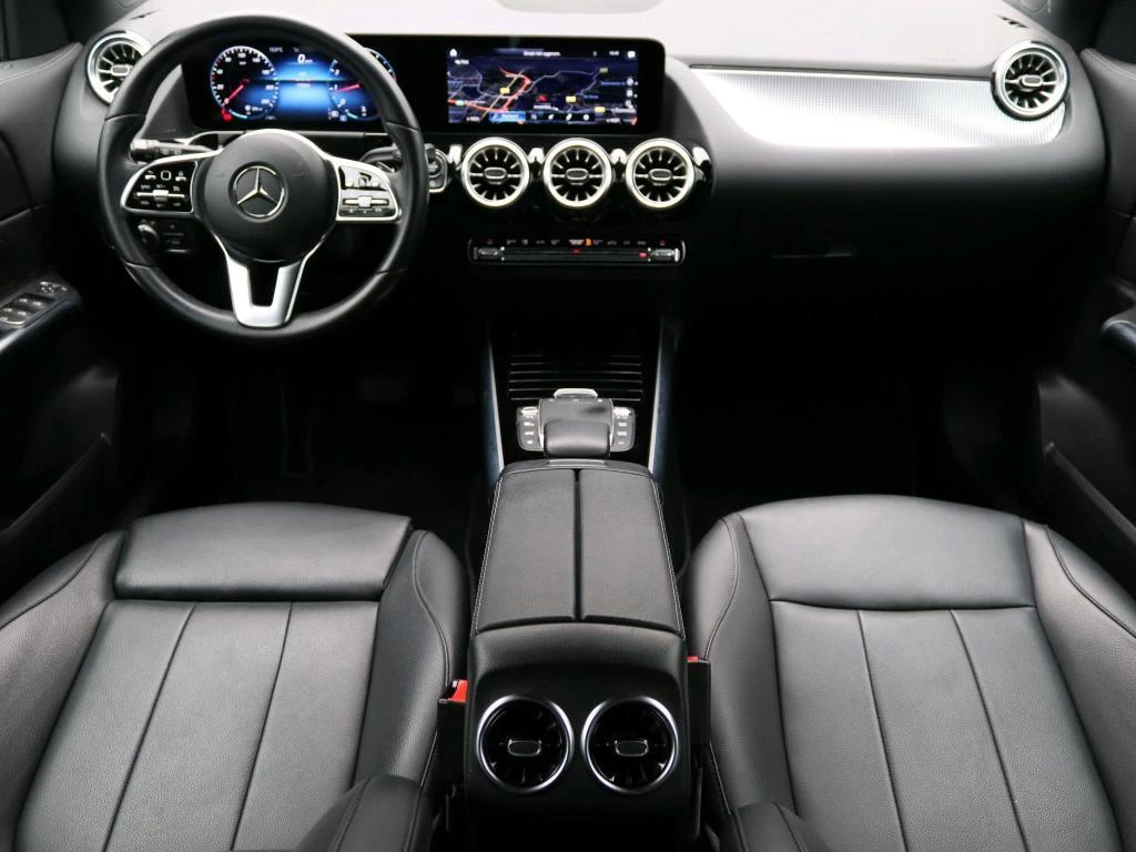 Mercedes-Benz GLA 180 Business Line + TREKHAAK + CAMERA + LED +