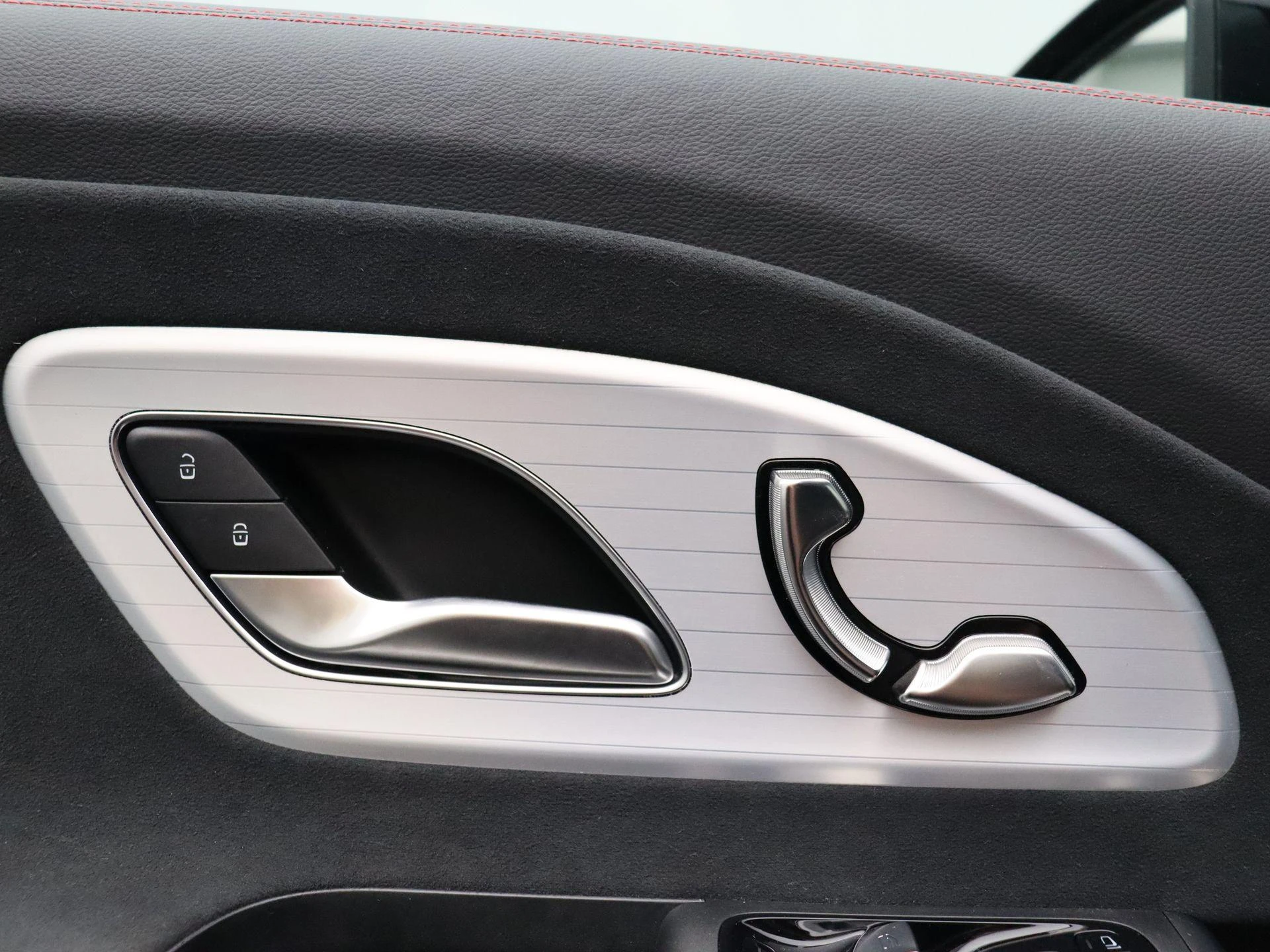 Mercedes-Benz-CLA-image-8