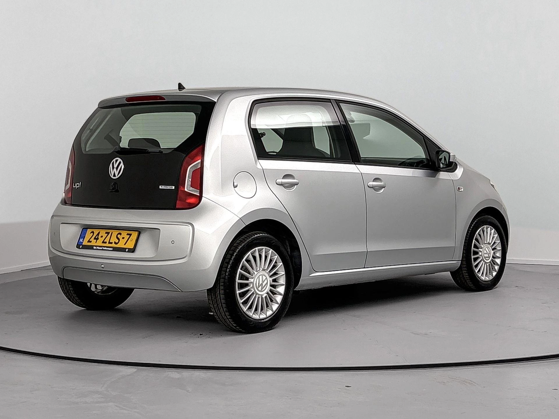 Volkswagen-up!-image-3