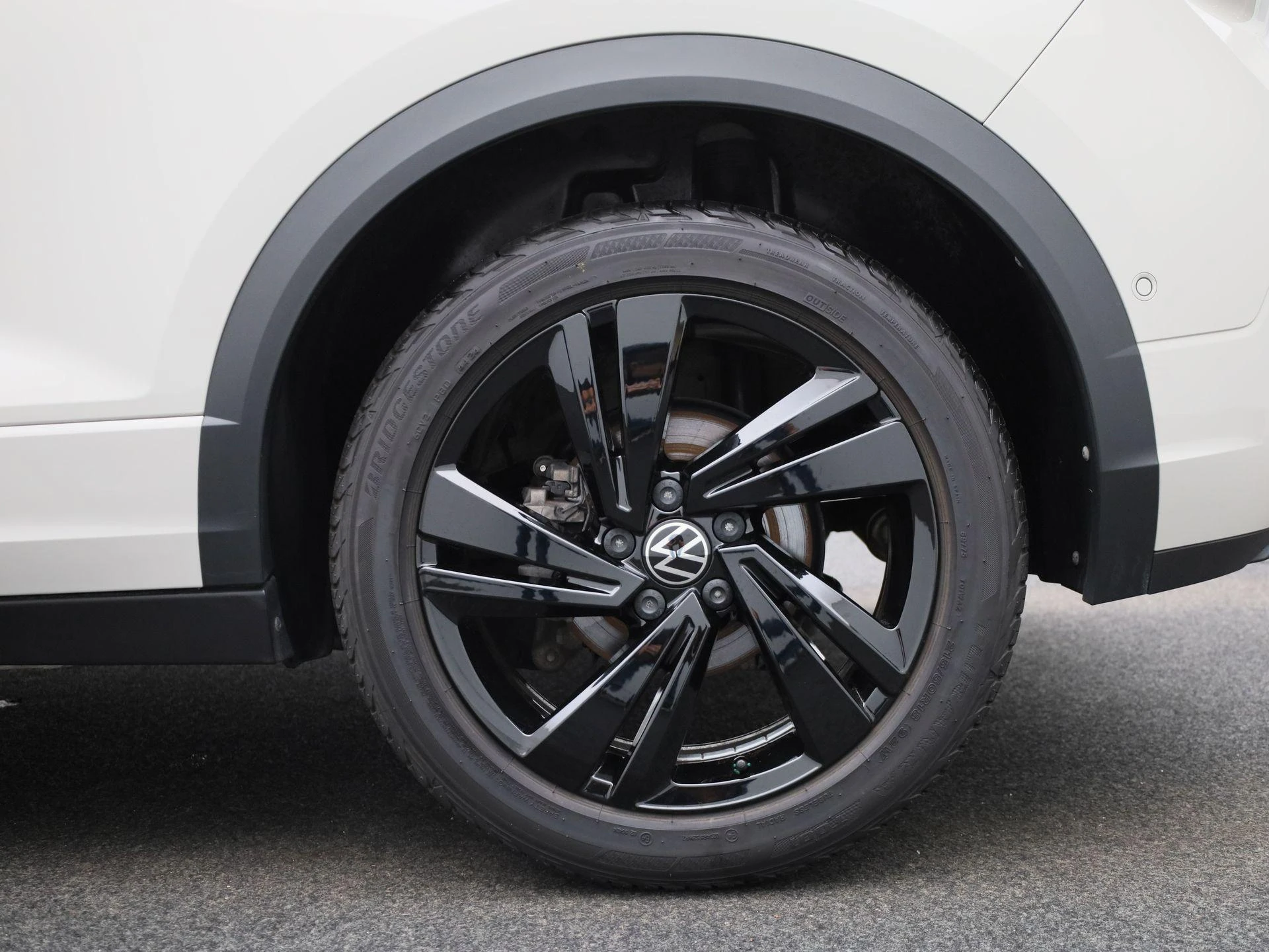 Volkswagen-T-Roc-image-12
