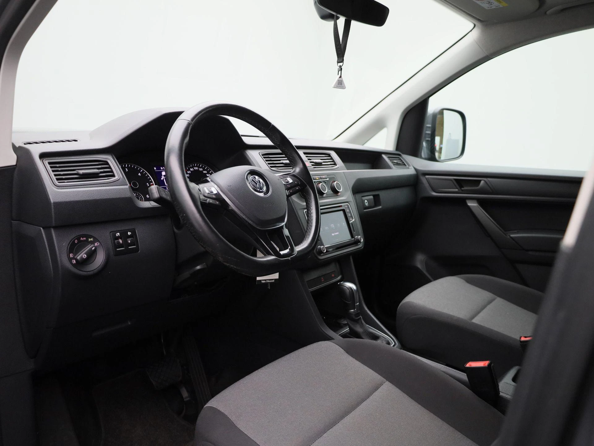 Volkswagen-Caddy-image-36