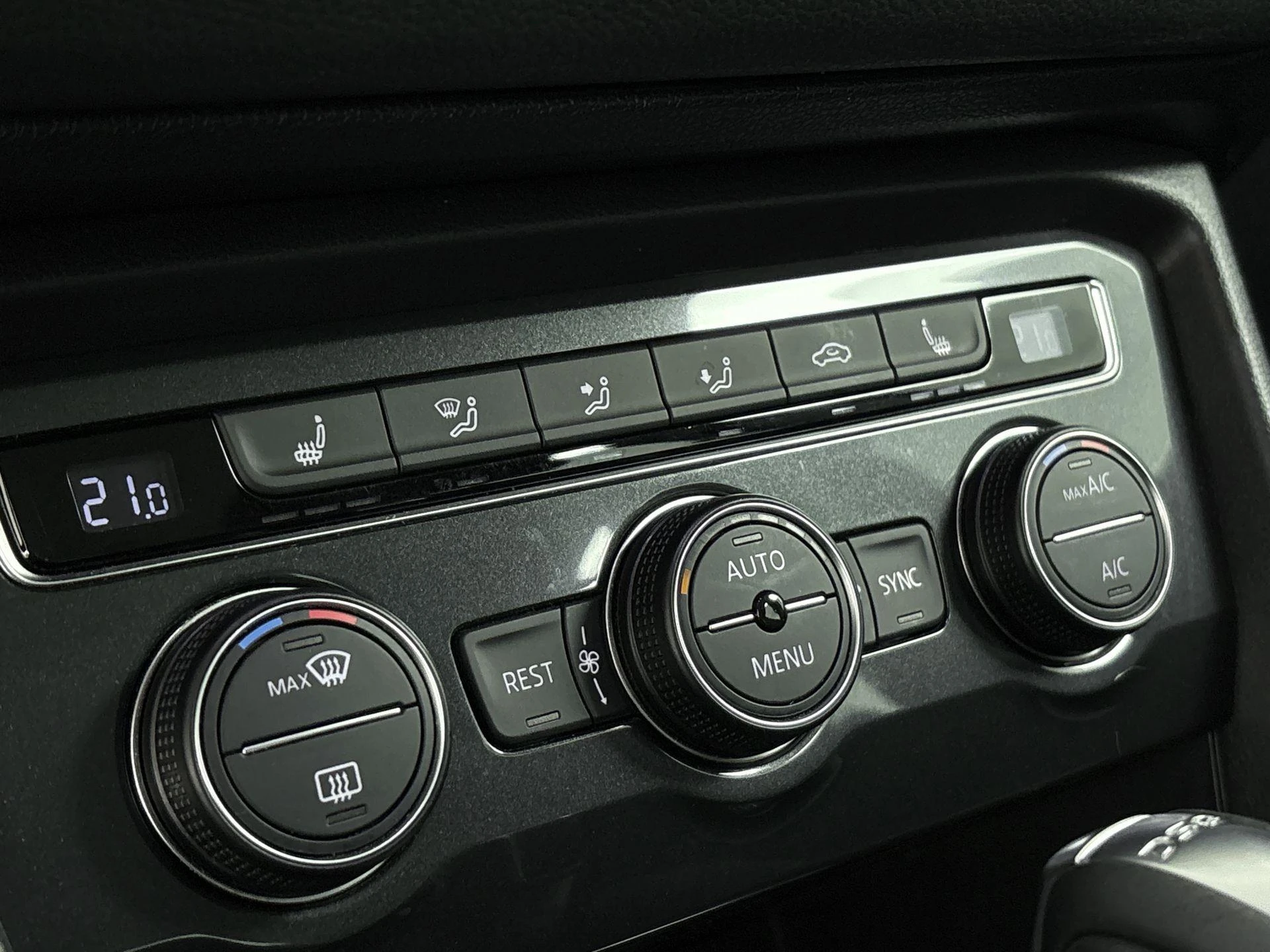 Volkswagen-Tiguan-image-15