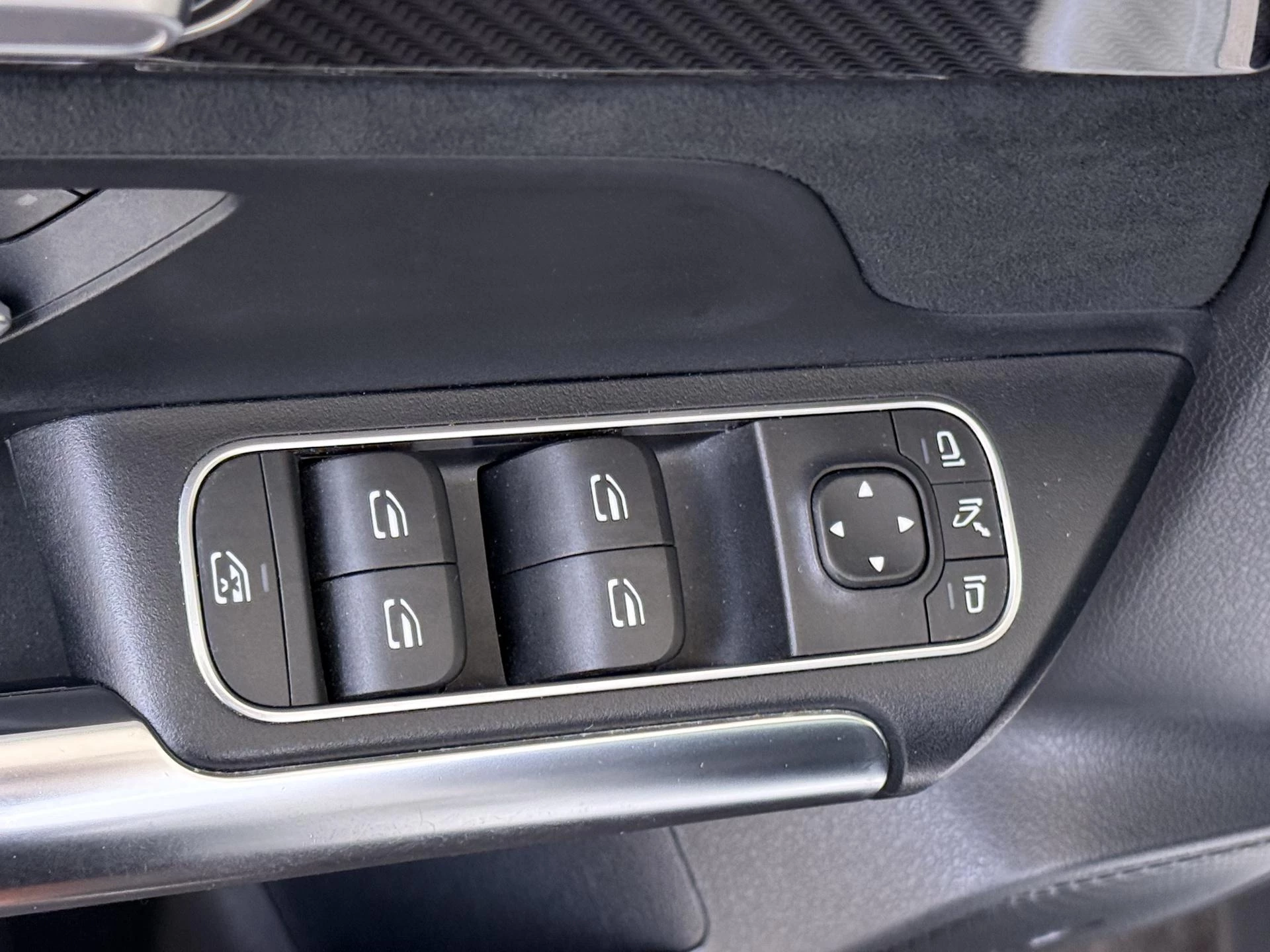 Mercedes-Benz-GLA-image-26