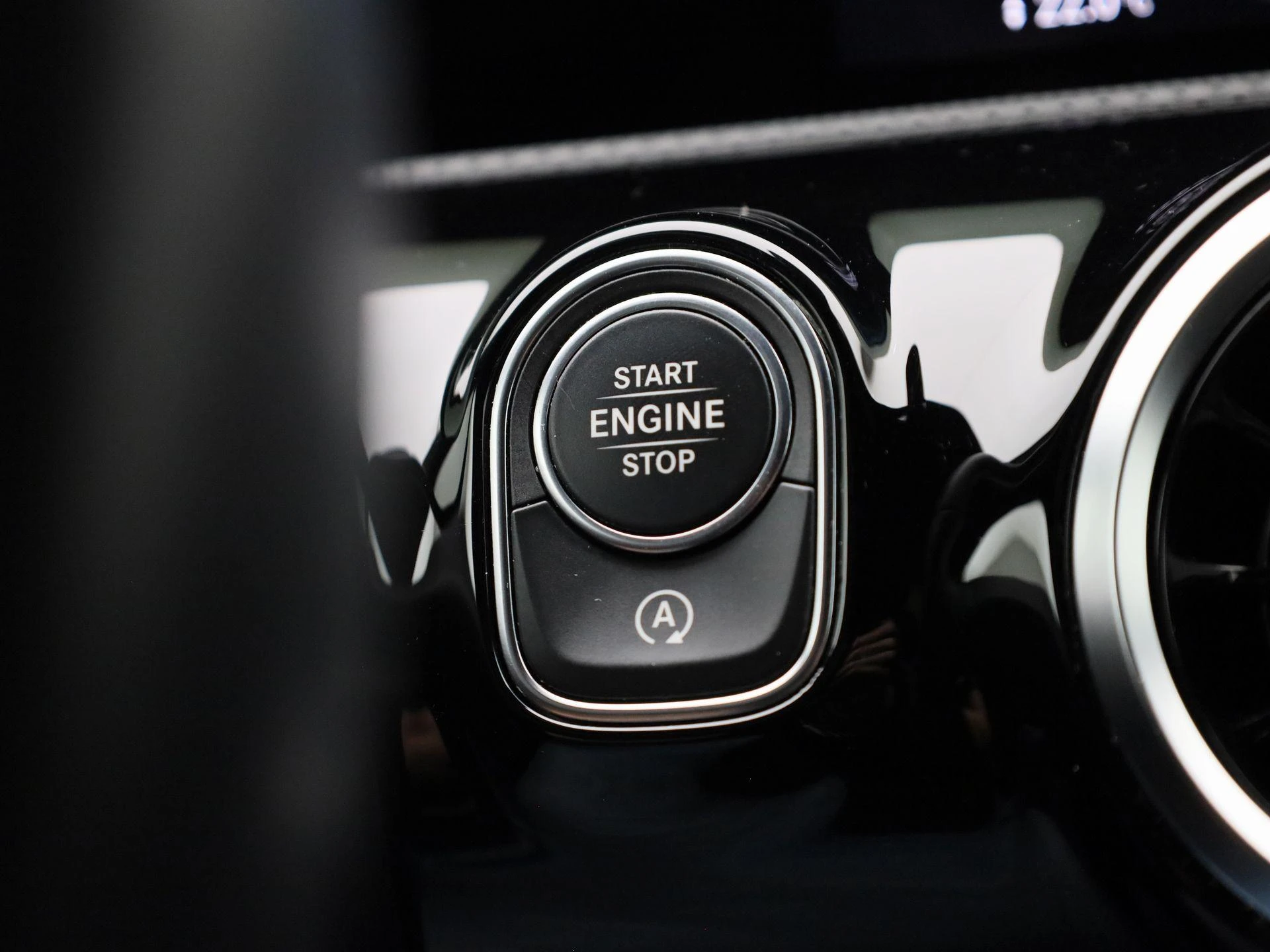 Mercedes-Benz-CLA-image-24