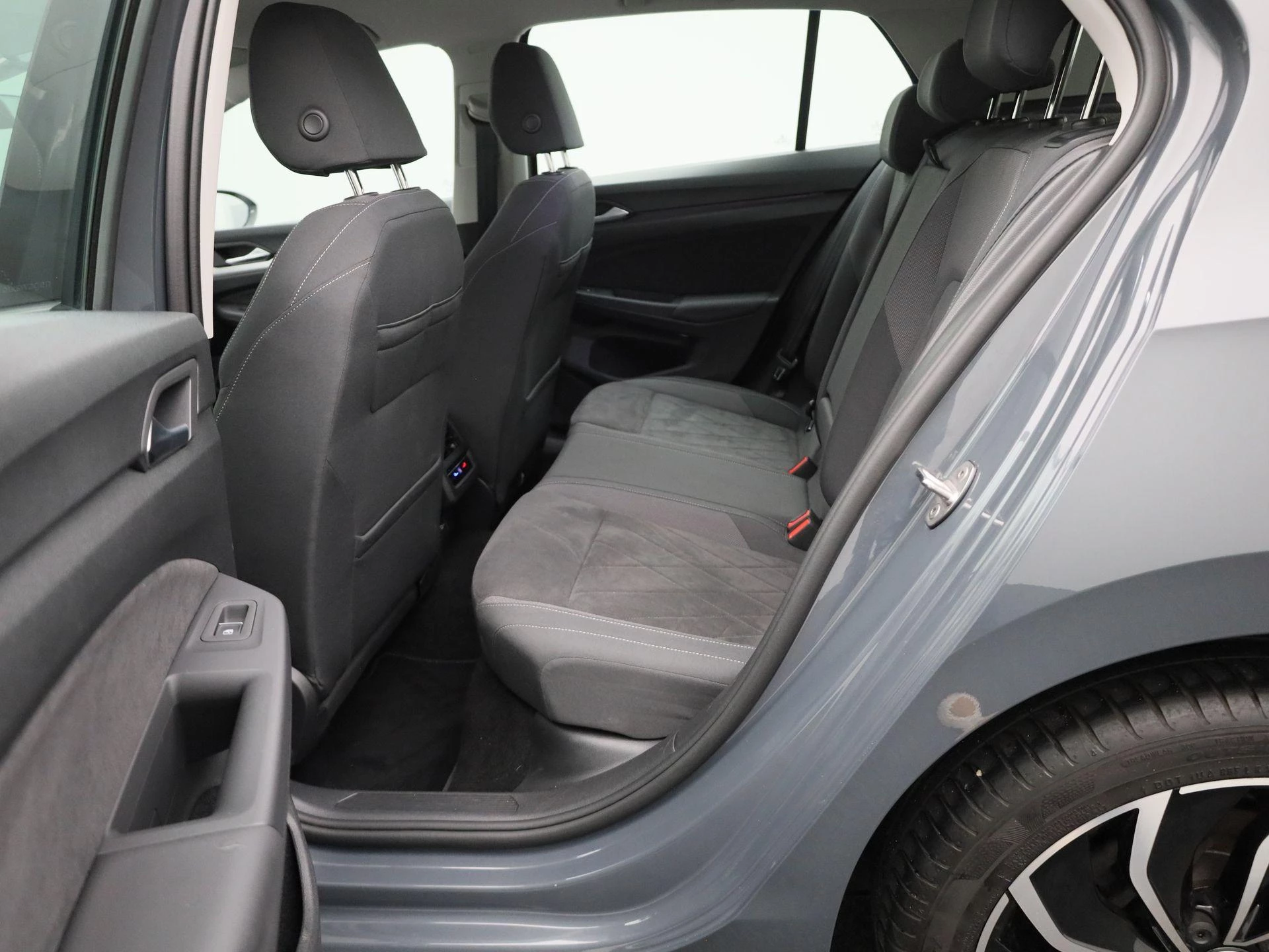 Volkswagen-Golf-image-11