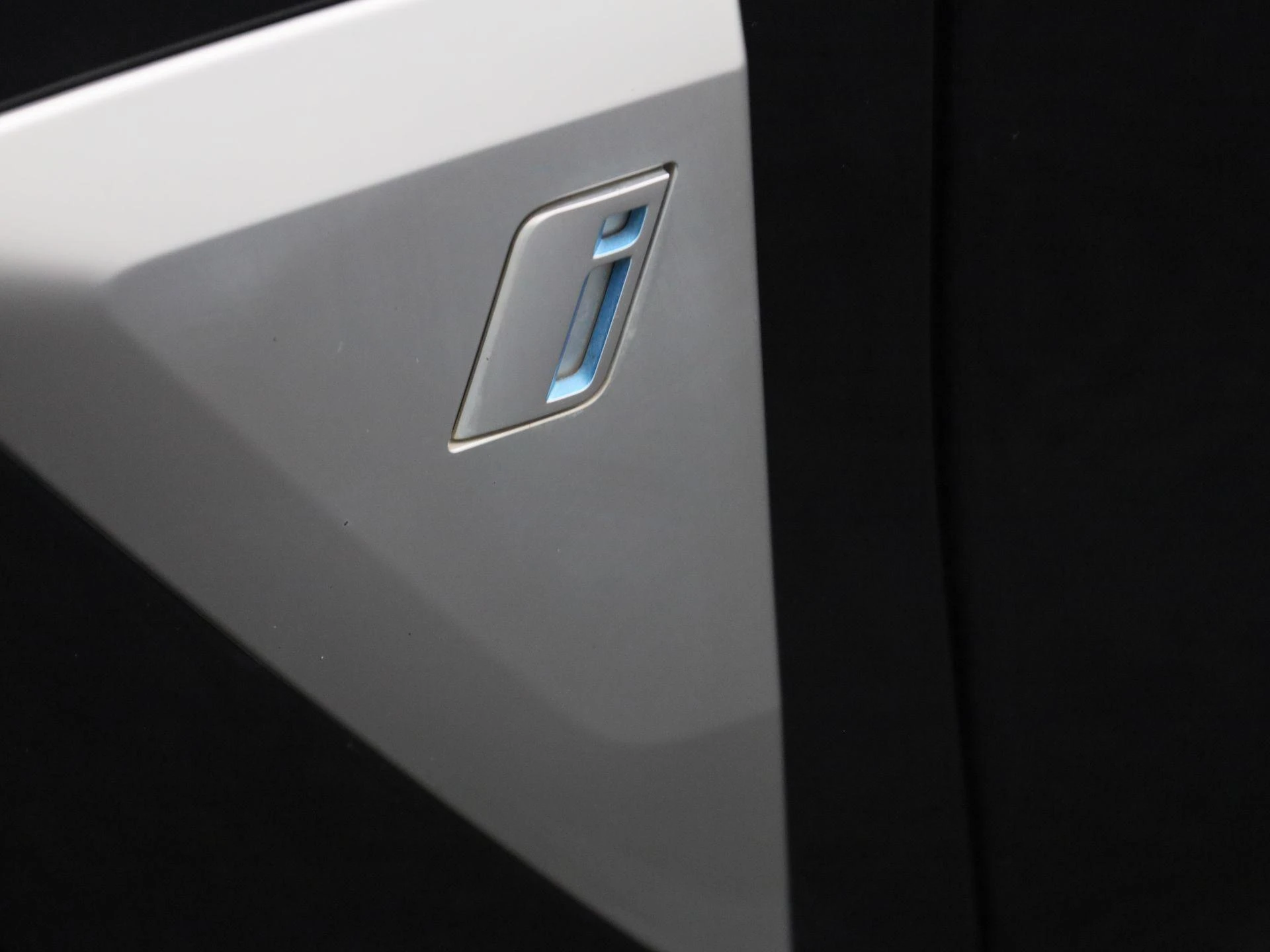 BMW-iX3-image-15