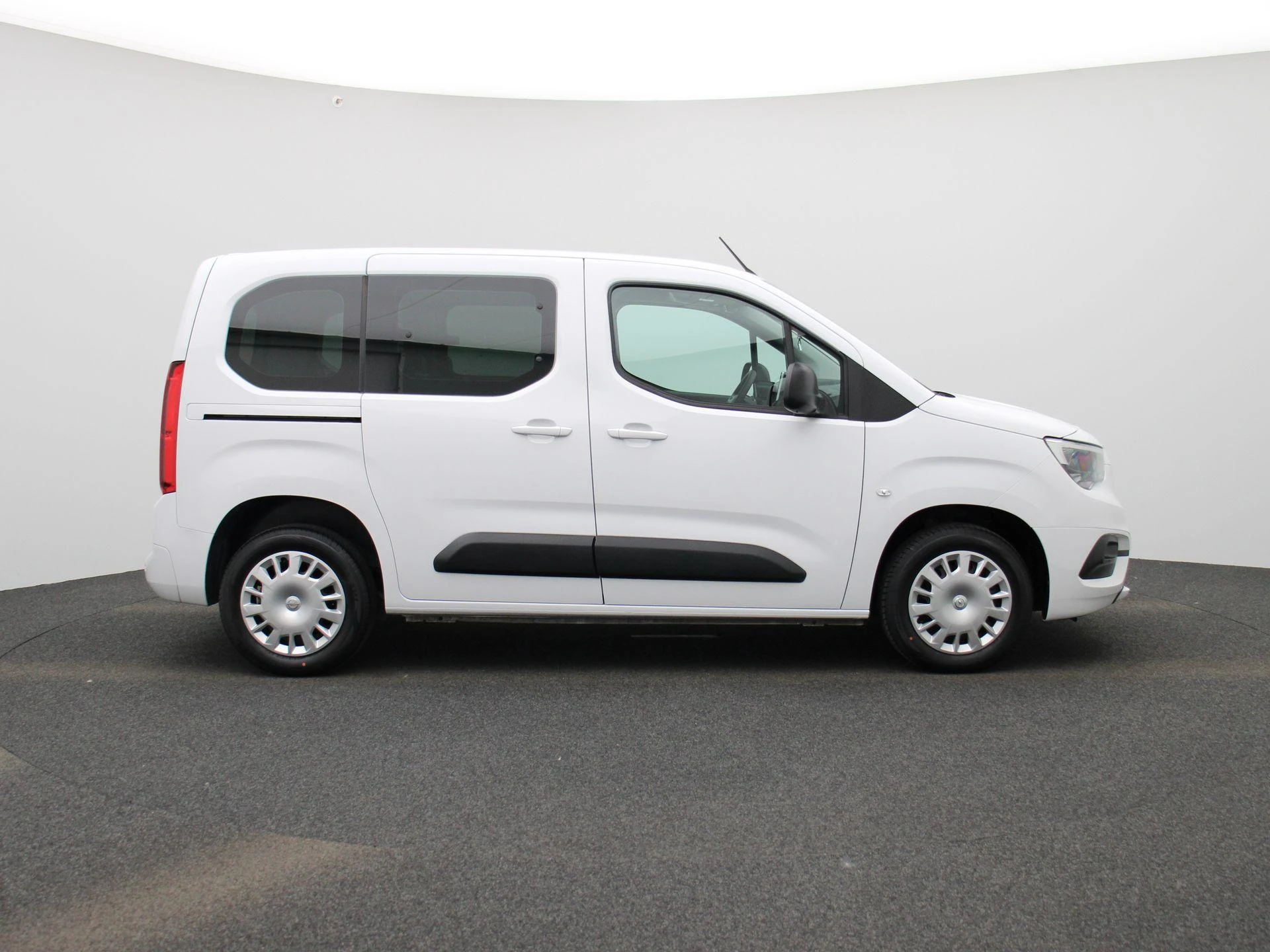Opel-Combo Life-image-6