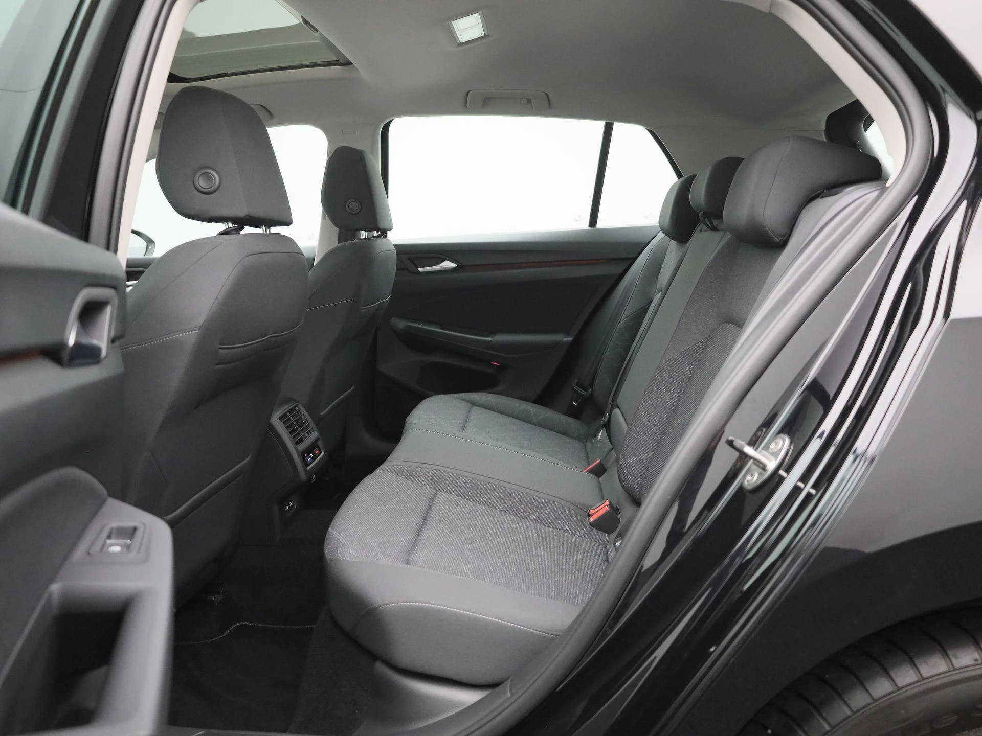 Volkswagen-Golf-image-11