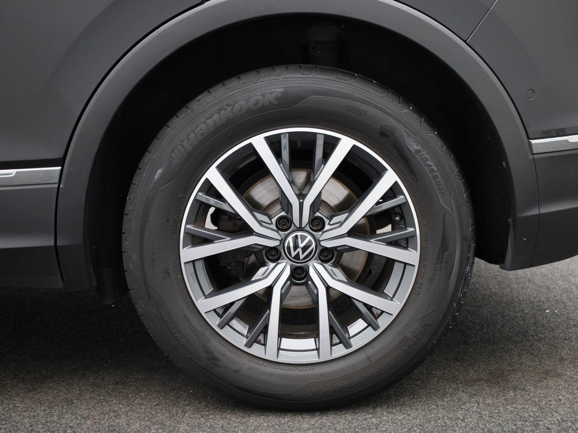 Volkswagen-Tiguan-image-14