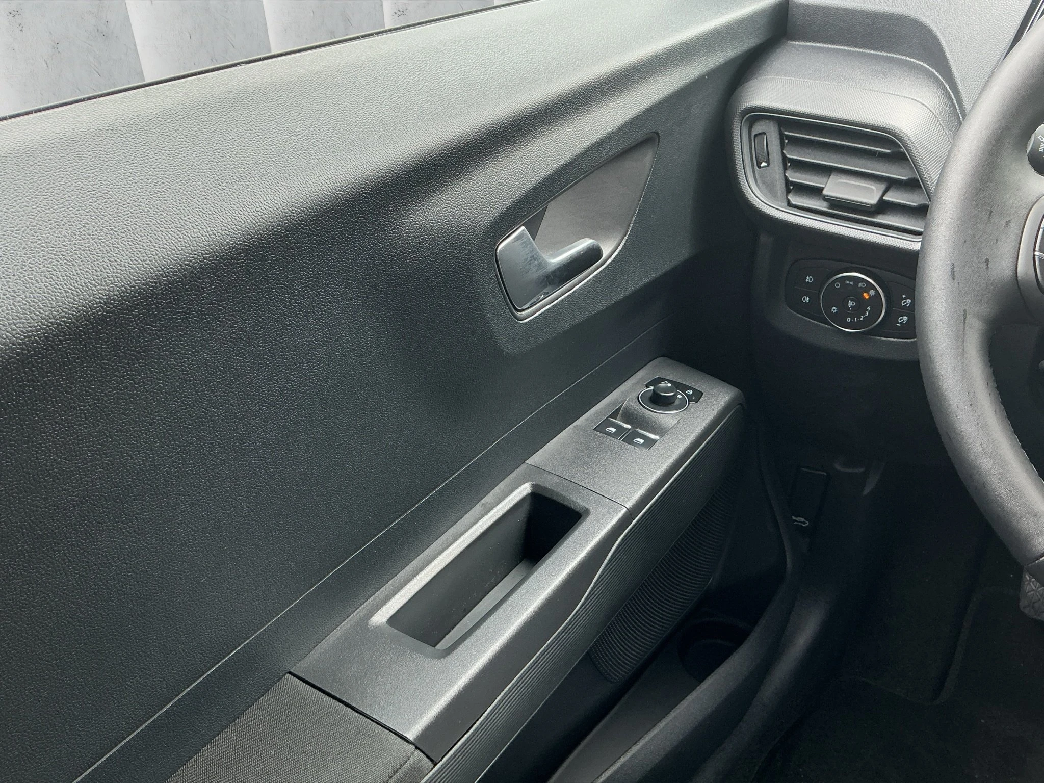 Ford-Tourneo Courier-image-15