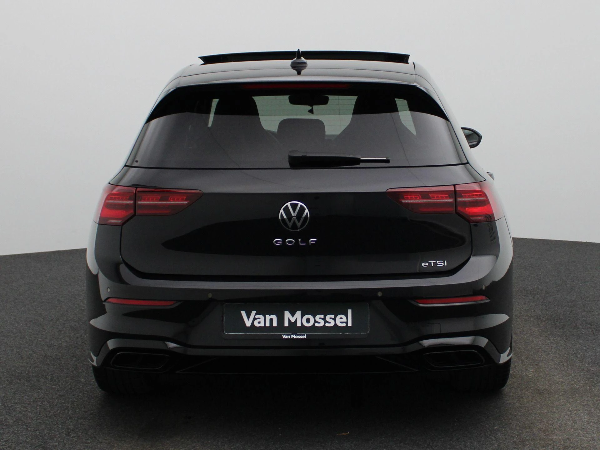 Volkswagen-Golf-image-4