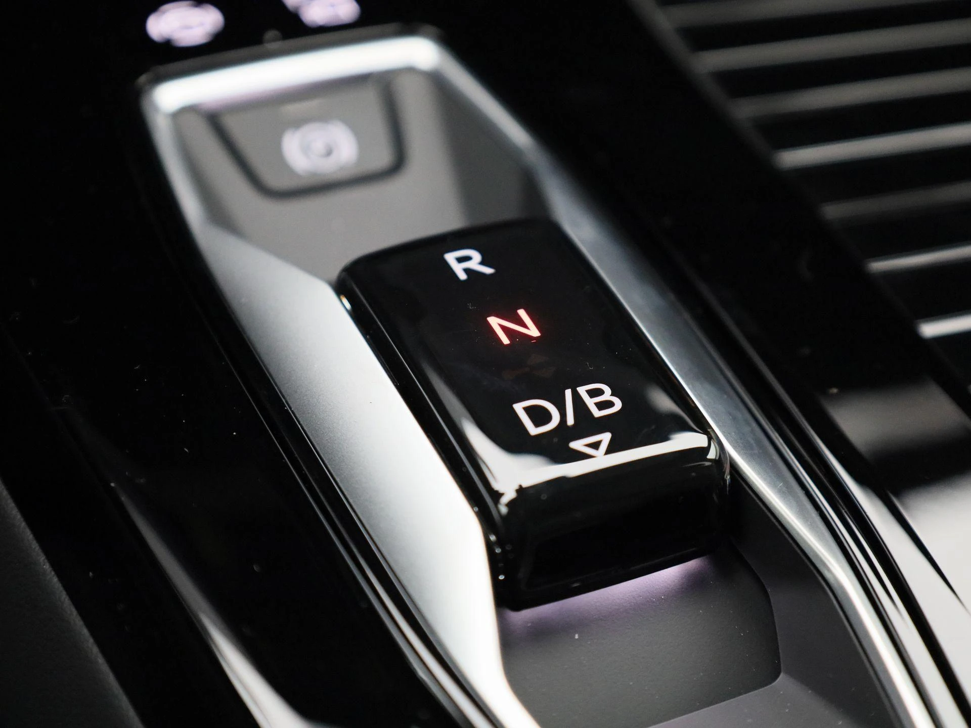 Audi-Q6 e-tron-image-18