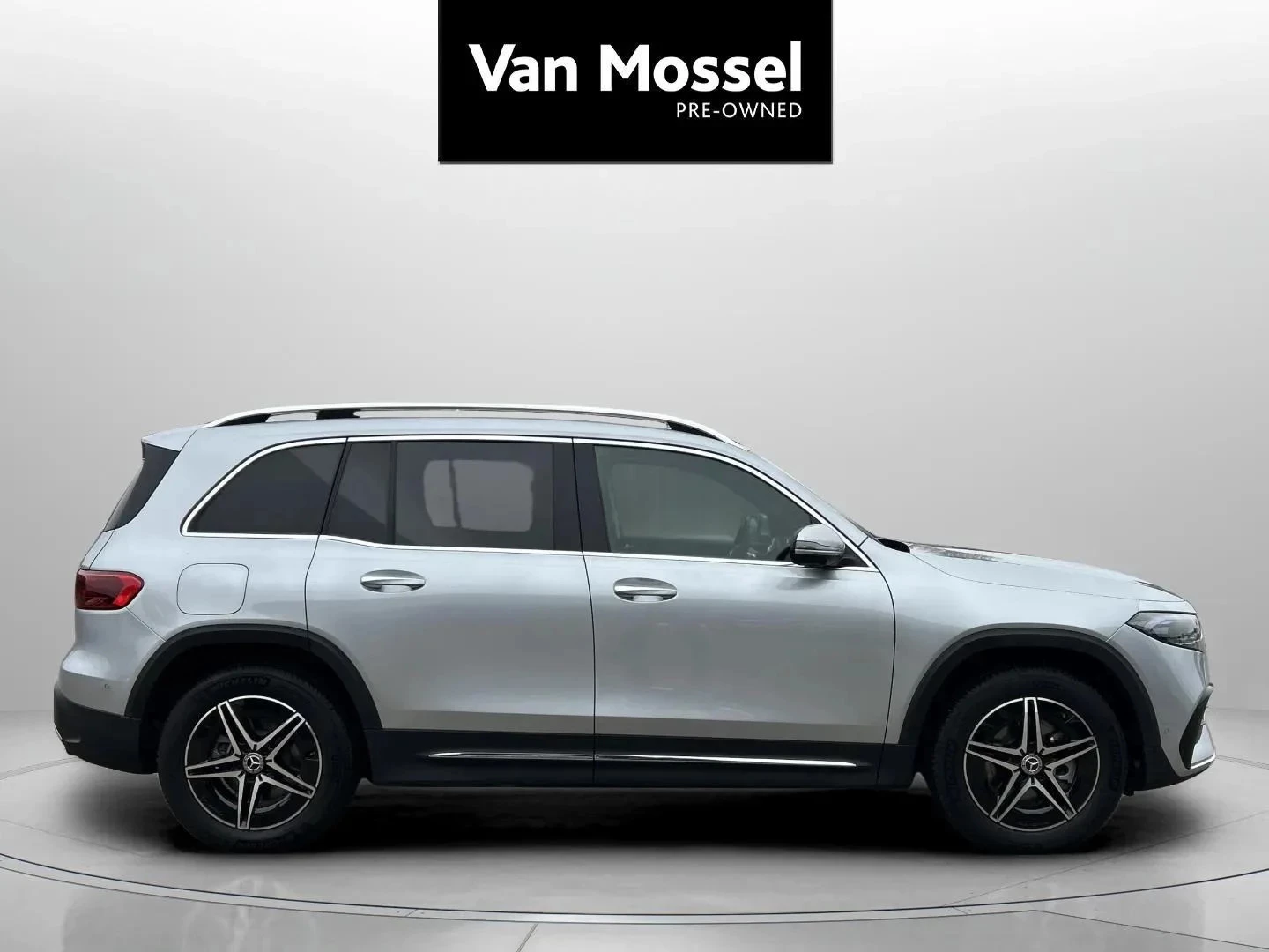 Mercedes-Benz-EQB-image-3