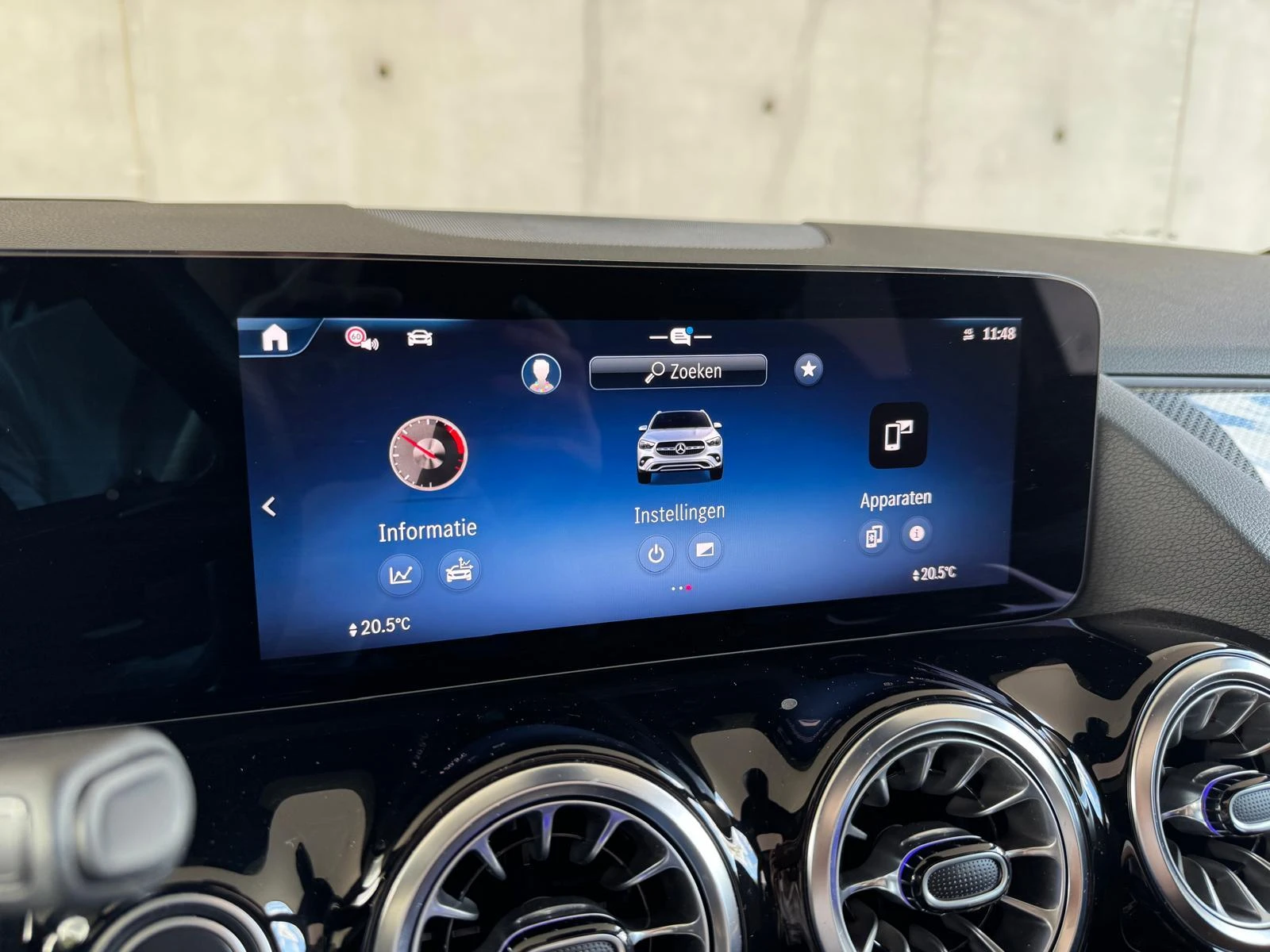 Mercedes-Benz-GLA-image-16