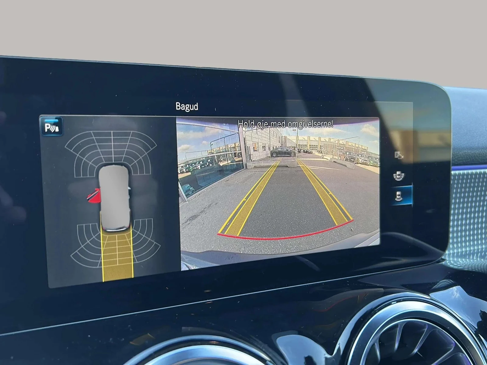 Mercedes-Benz-EQB-image-17