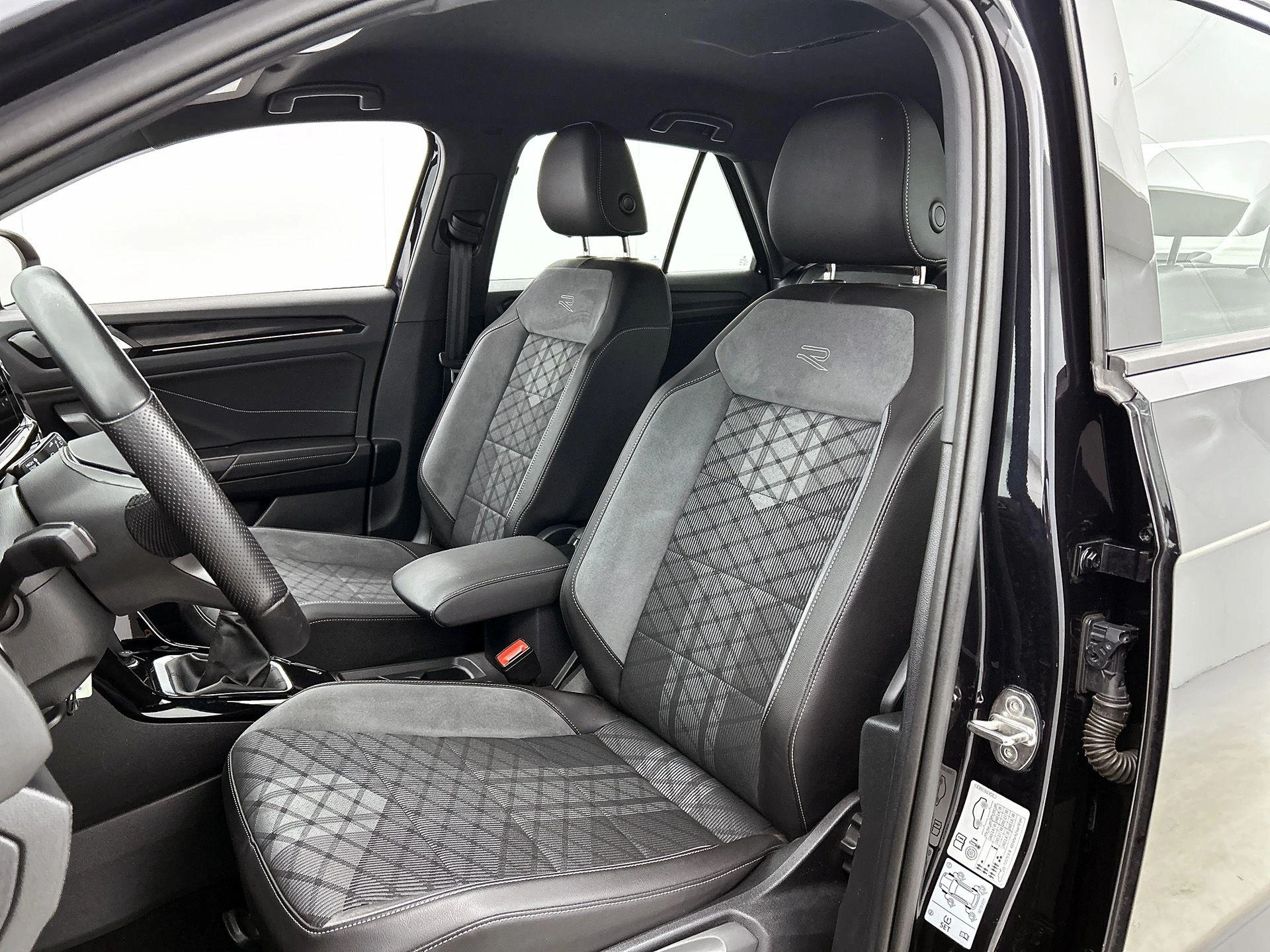 Volkswagen T-Roc 1.0 TSI R-Line | 110 PK |