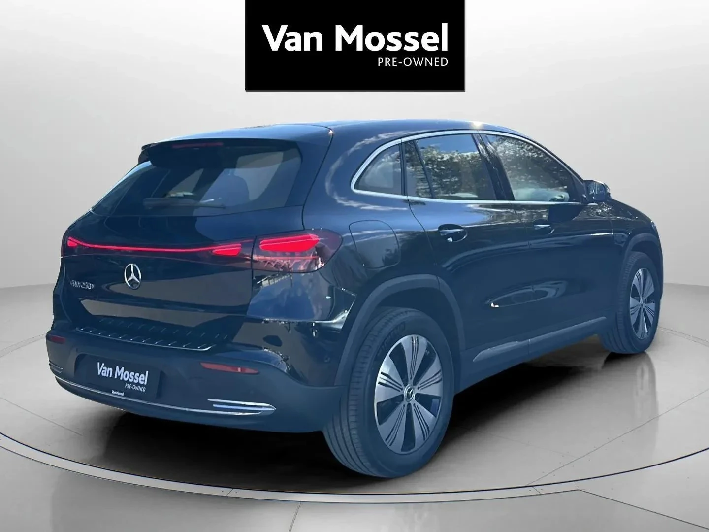 Mercedes-Benz-EQA-image-4