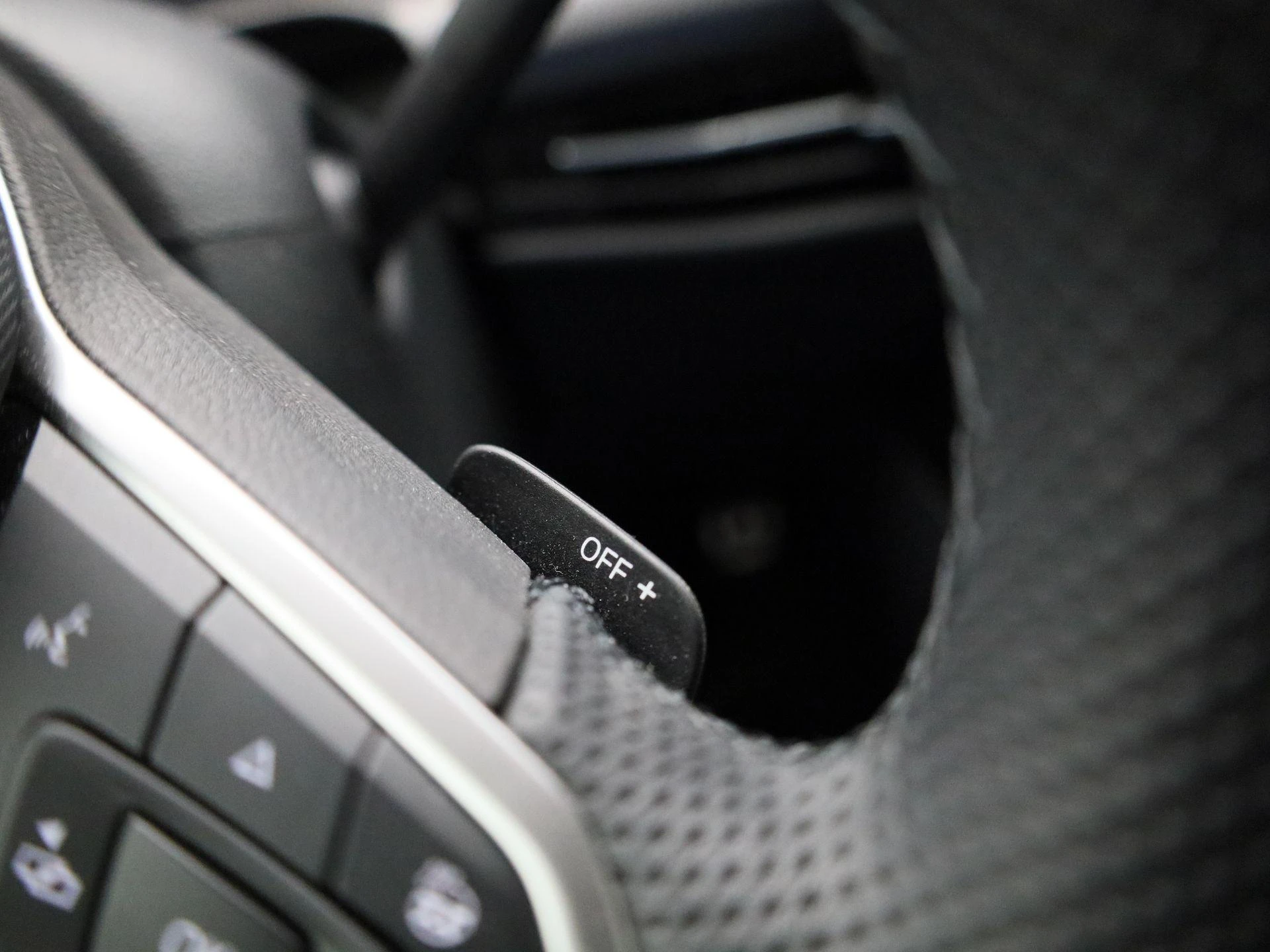 Volkswagen Golf 1.5 eTSI R-Line Edition