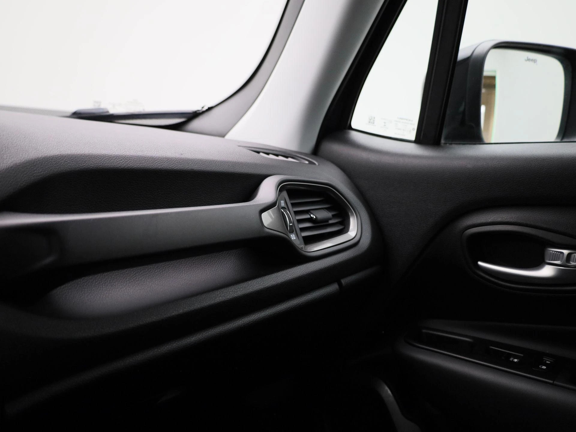 Jeep-Renegade-image-27