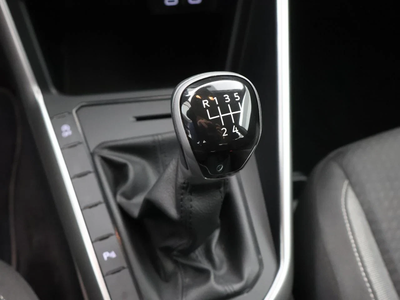 Volkswagen-Polo-image-22