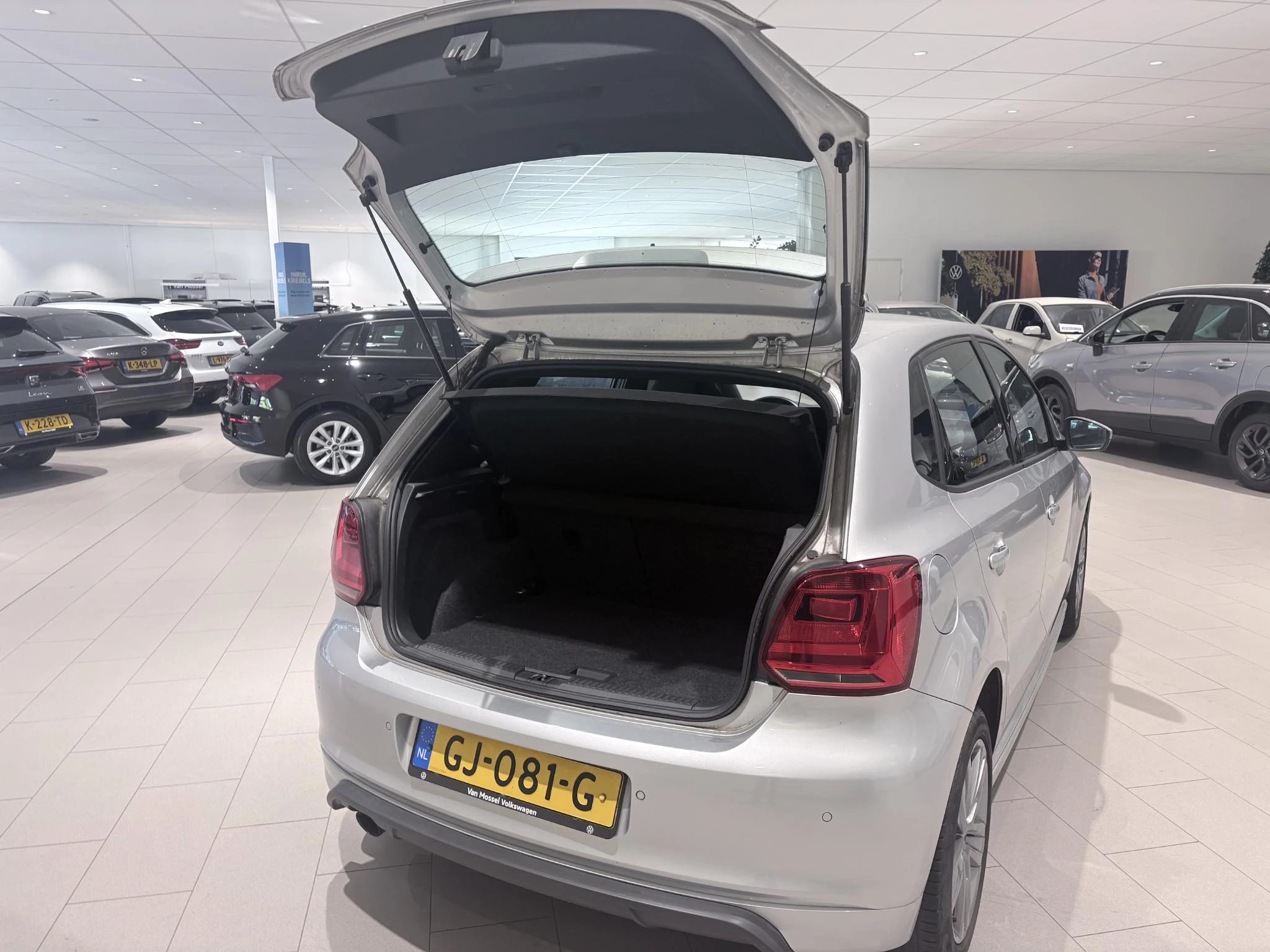 Volkswagen-Polo-image-4