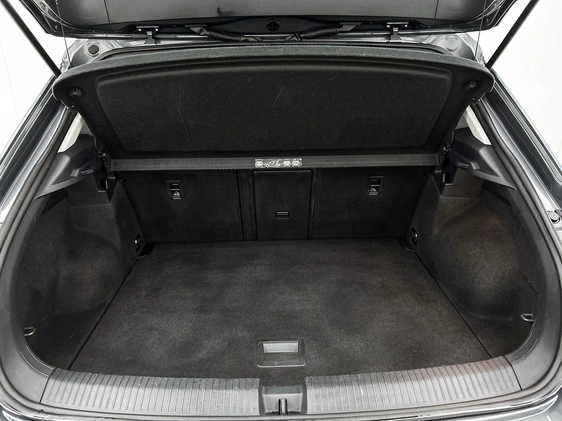 Volkswagen-T-Roc-image-14