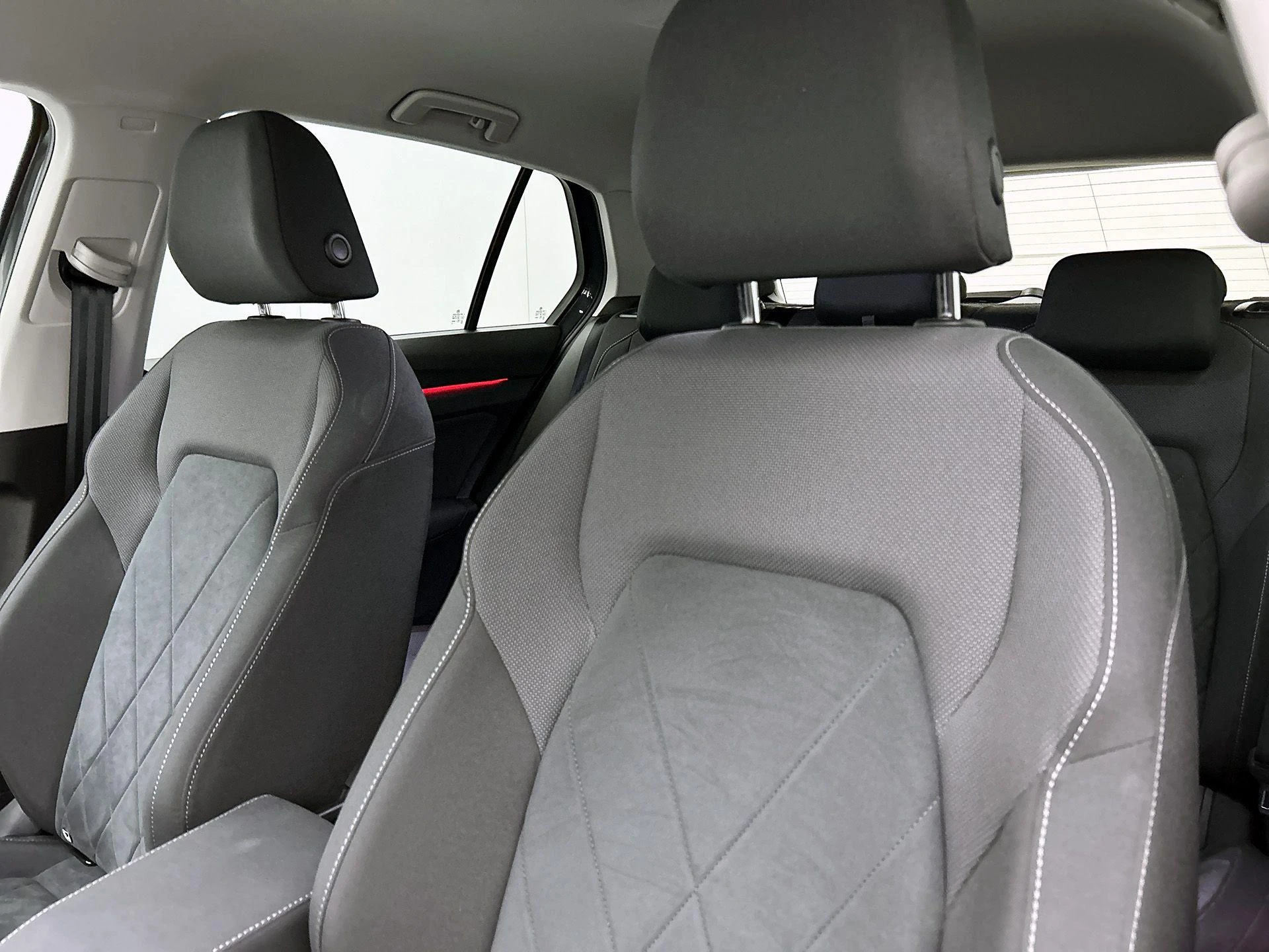 Volkswagen-Golf-image-10