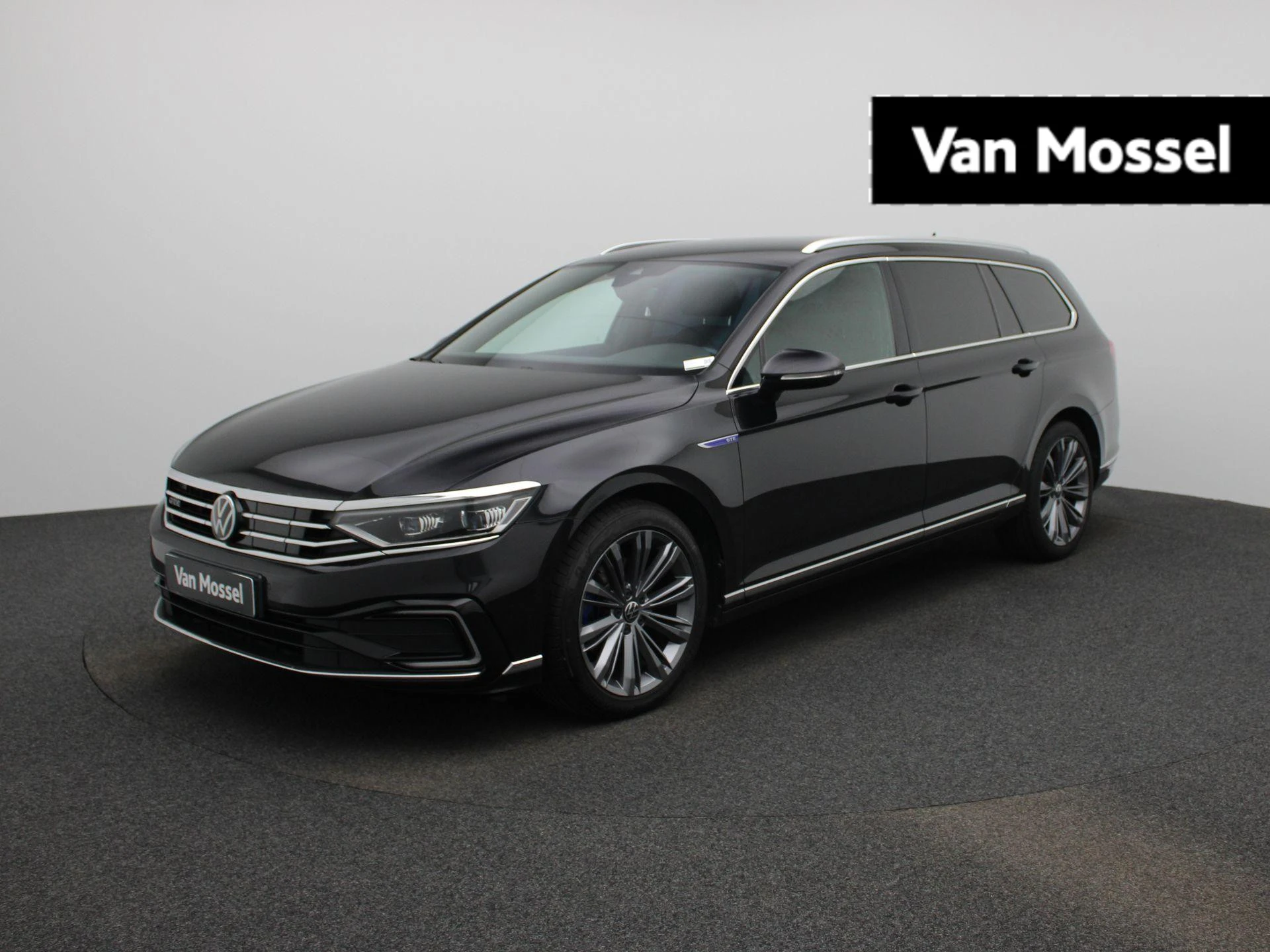 Volkswagen-Passat-image-0