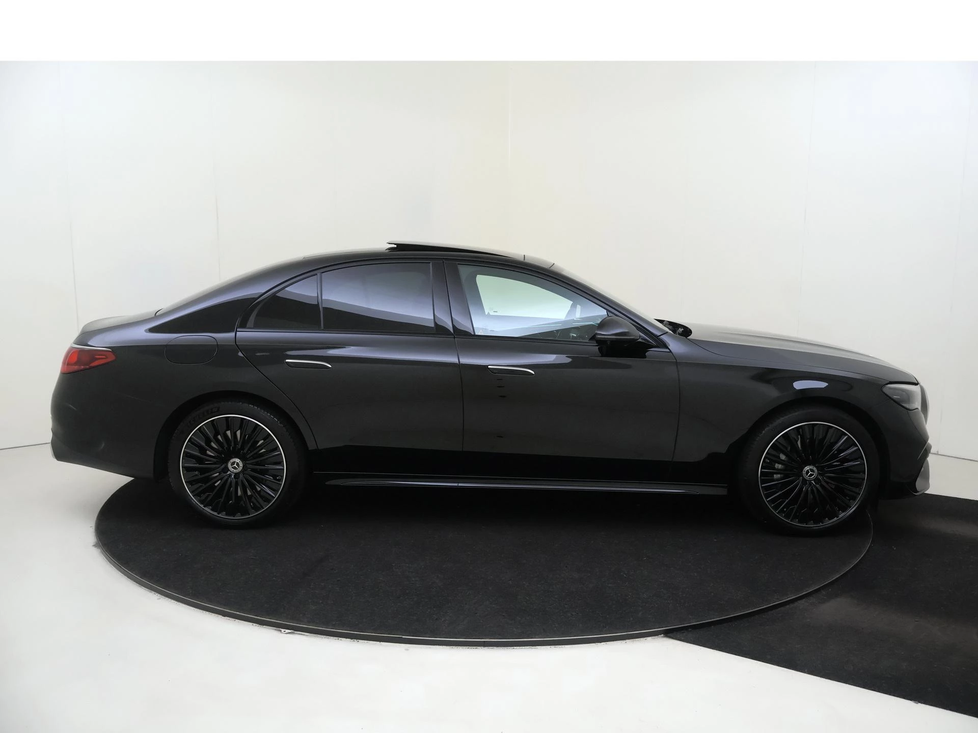 Mercedes-Benz-E-Klasse-image-9