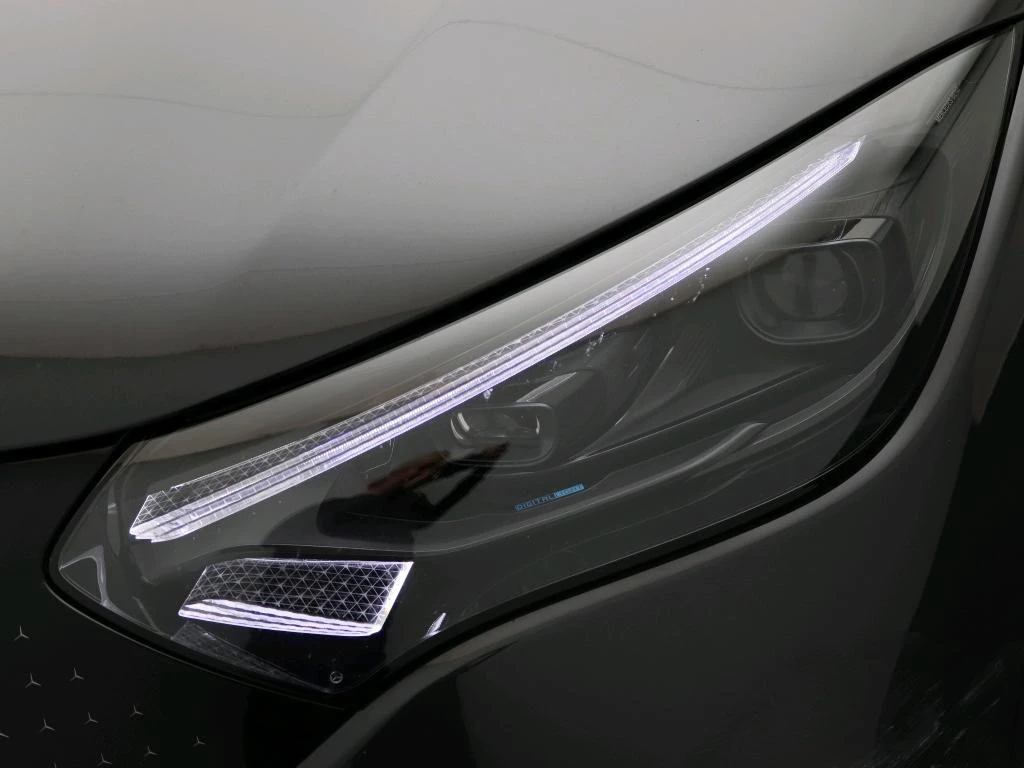 Mercedes-Benz-EQE-image-12