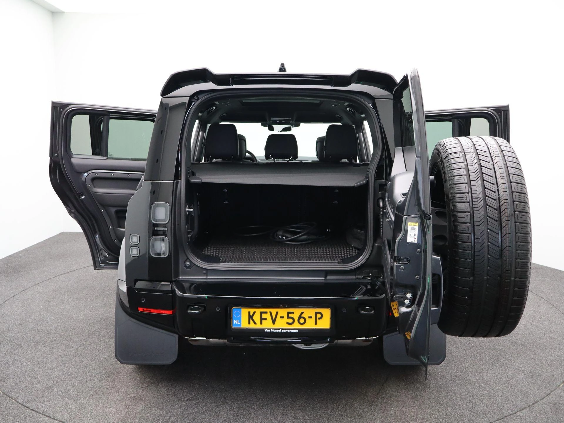 Land Rover Defender 110 2.0 P300e 110 Dynamic Edition