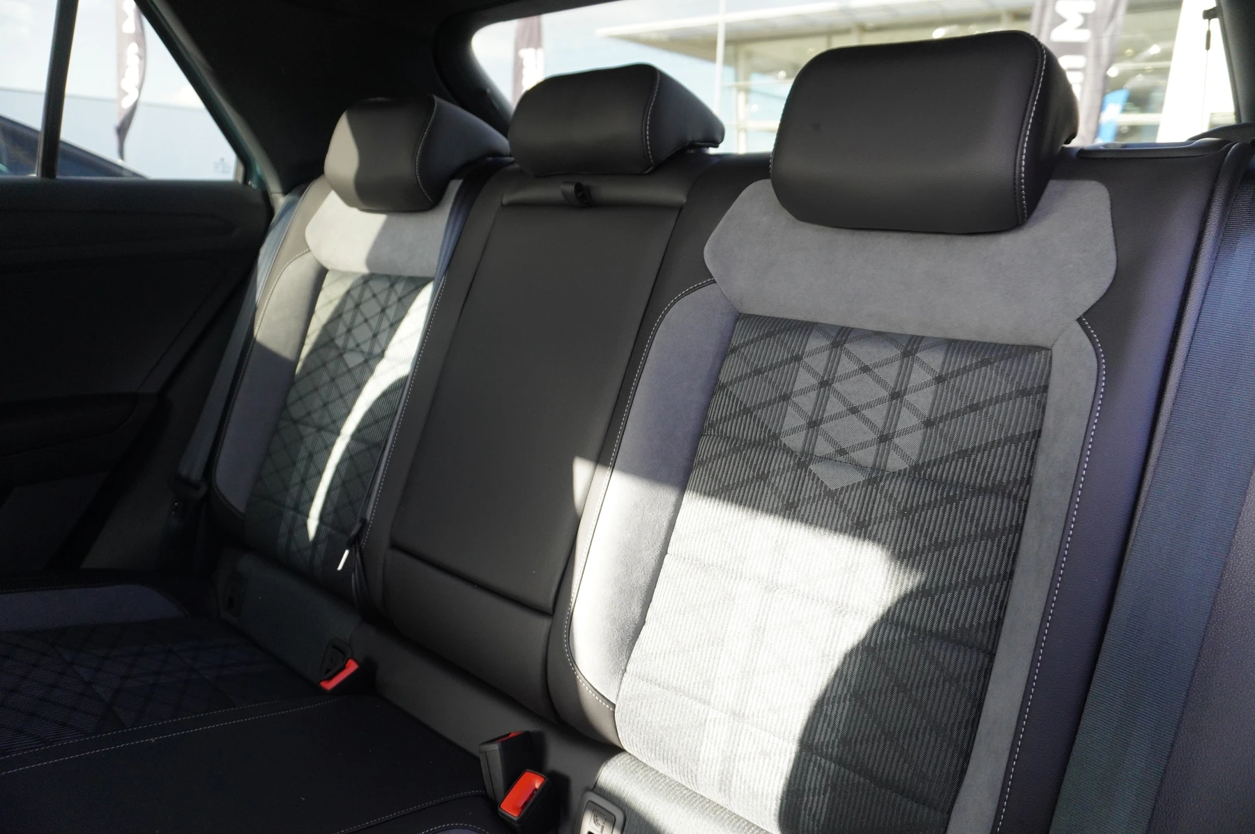 Volkswagen-T-Roc-image-43