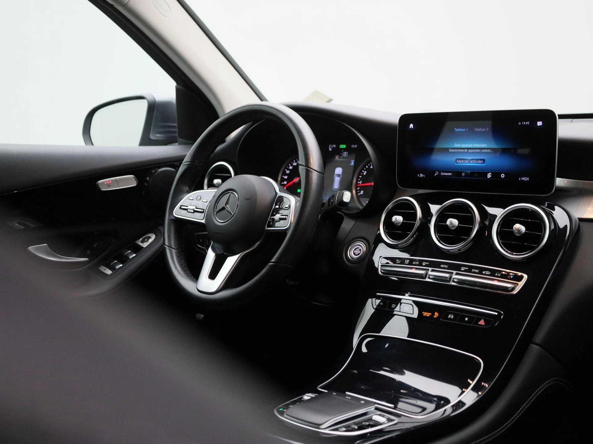 Mercedes-Benz-GLC-image-34